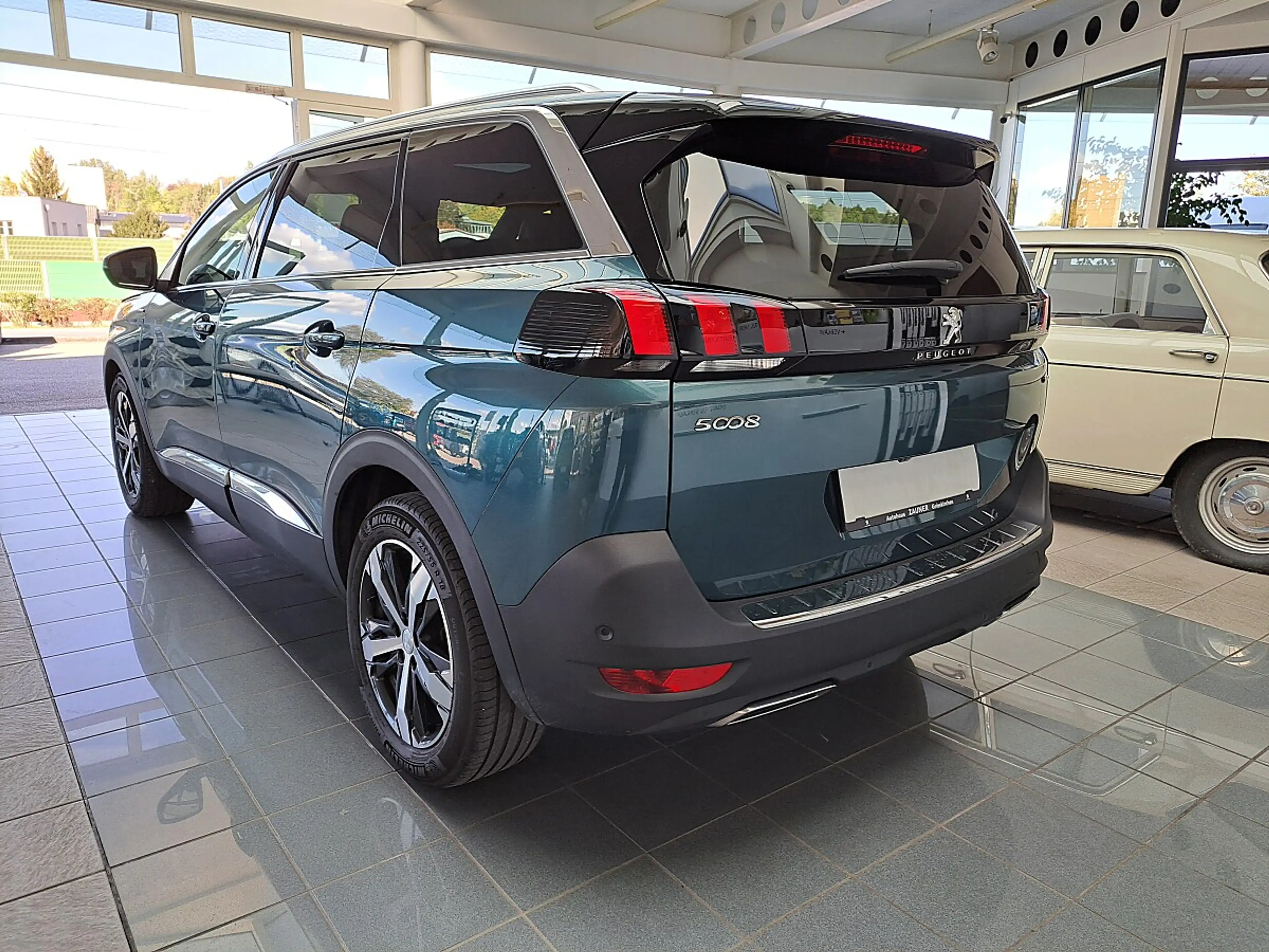Peugeot 5008 2,0 BlueHDI 150 S&S 6-Gang GT Line — photo 3