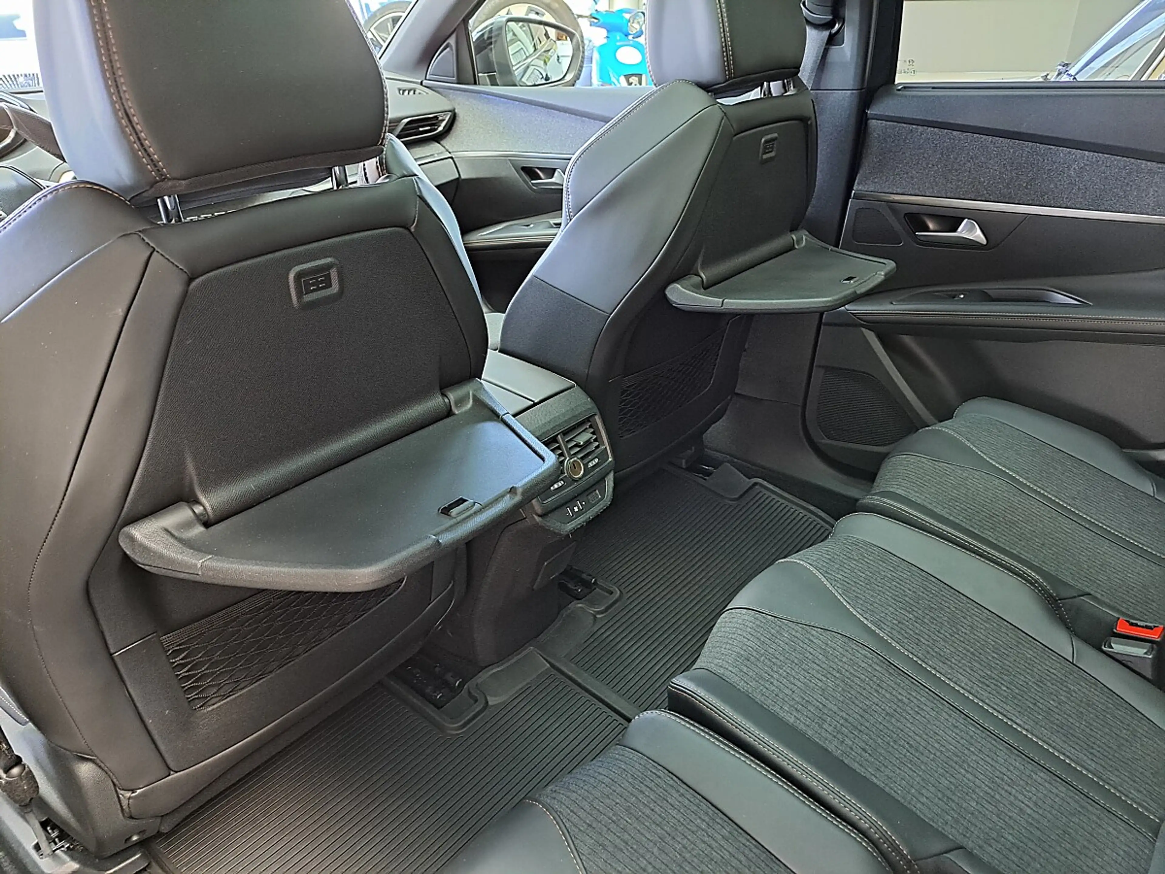 Peugeot 5008 2,0 BlueHDI 150 S&S 6-Gang GT Line — photo 12