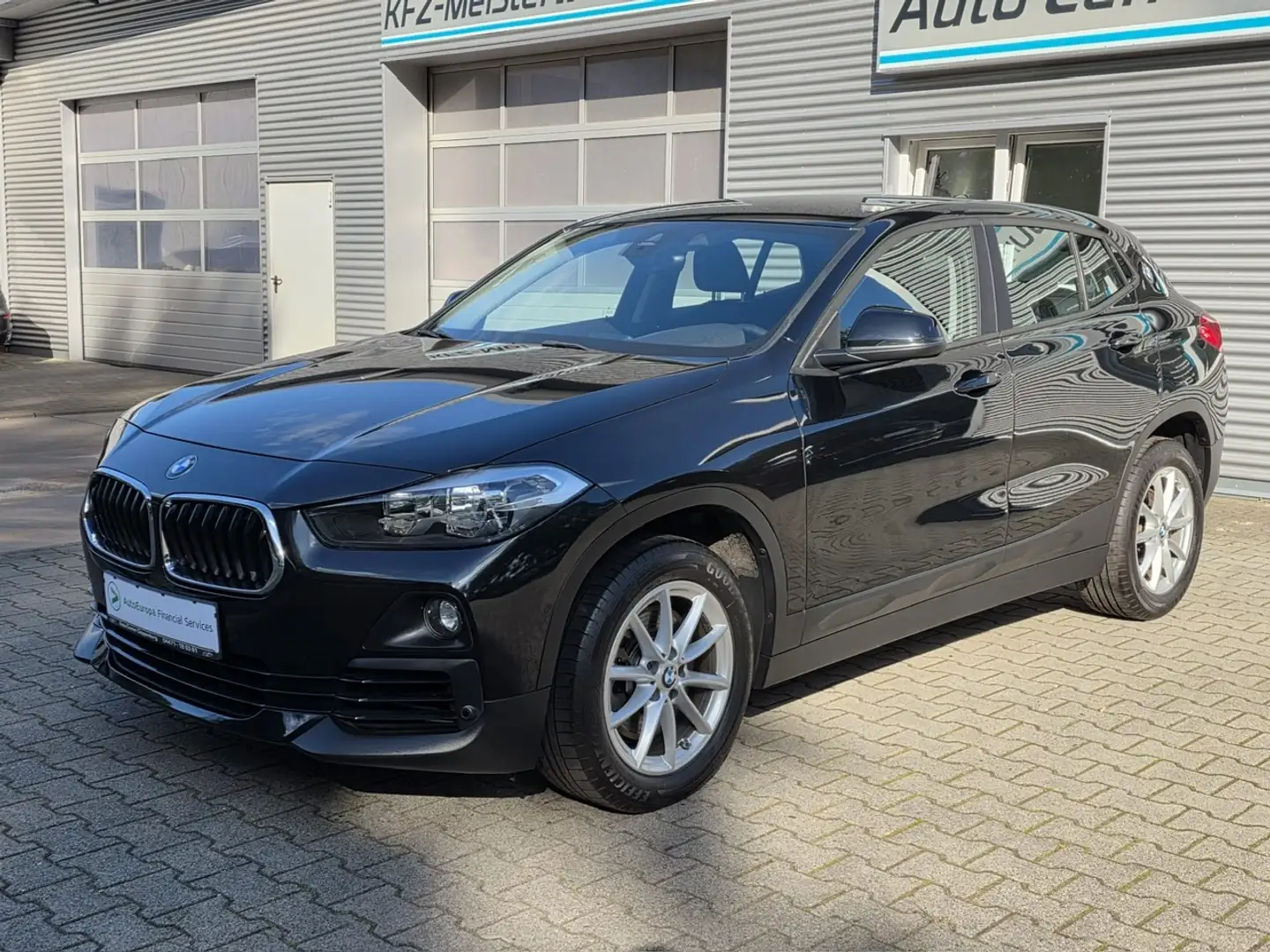 BMW X2 sDrive 20 i Advantage Automatik Schwarz - 1