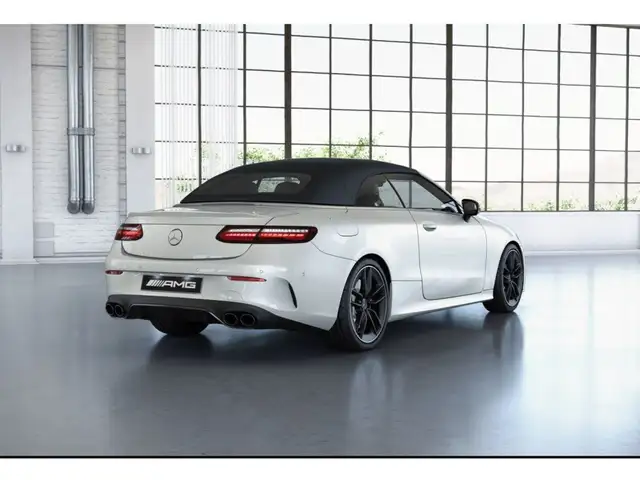 Mercedes-Benz E-Class view 3