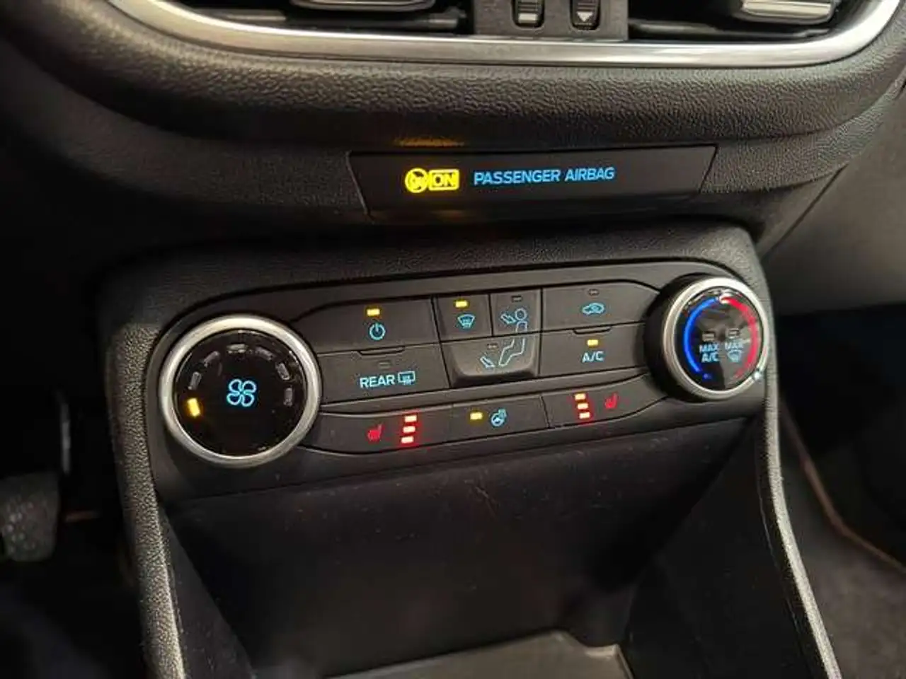 Ford Fiesta 3 portes — photo 9