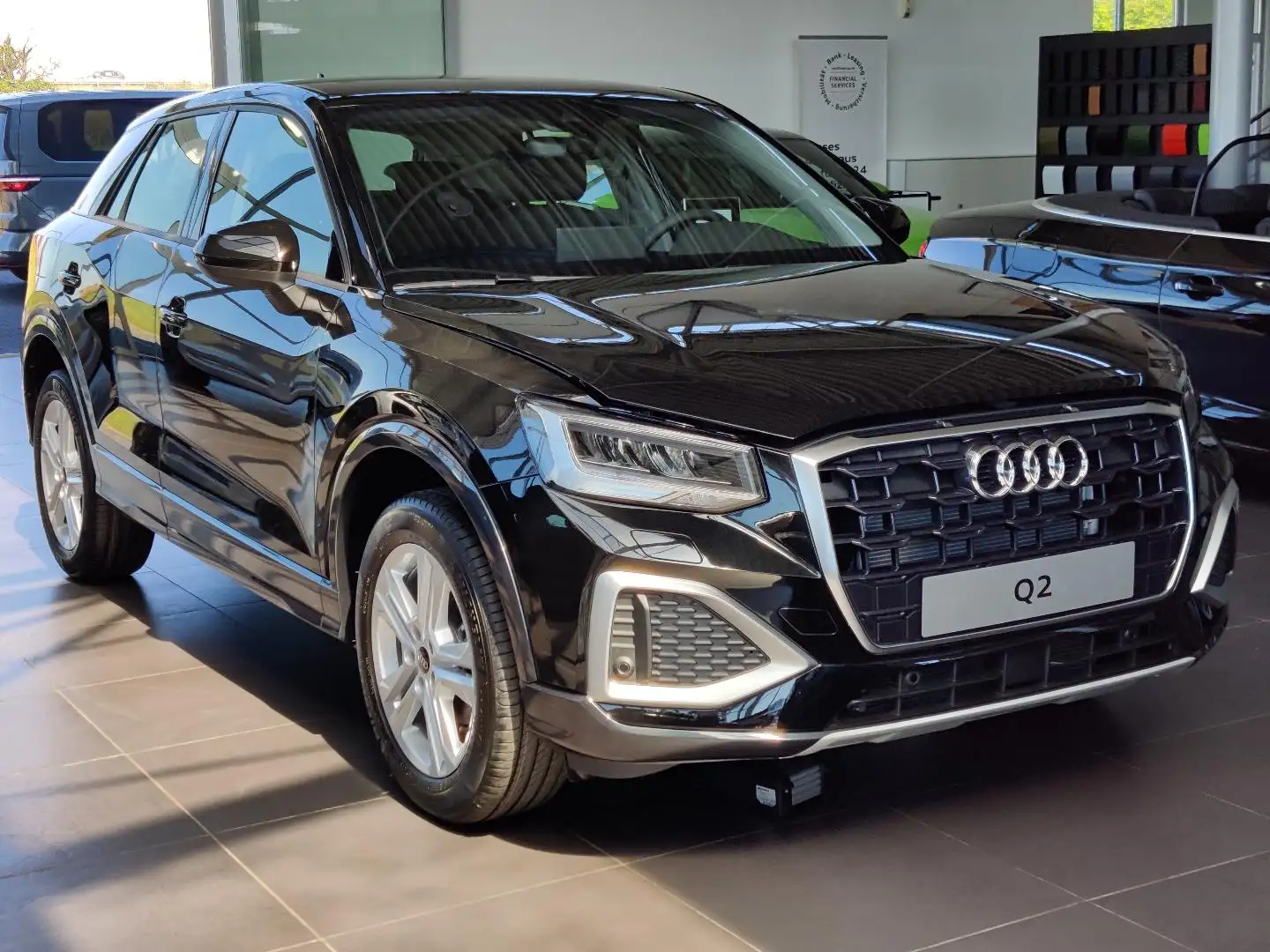 Audi Q2 advanced 35 TFSI S tronic AHK|RFK|NAV Schwarz - 2