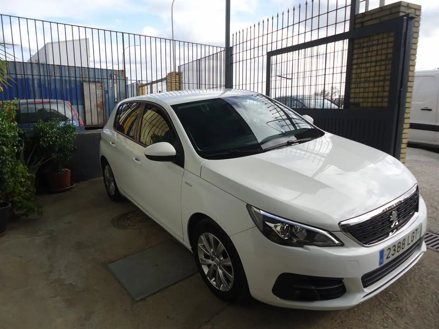 Peugeot 308 1.5BlueHDi S&S Style 100 Weiß - 1