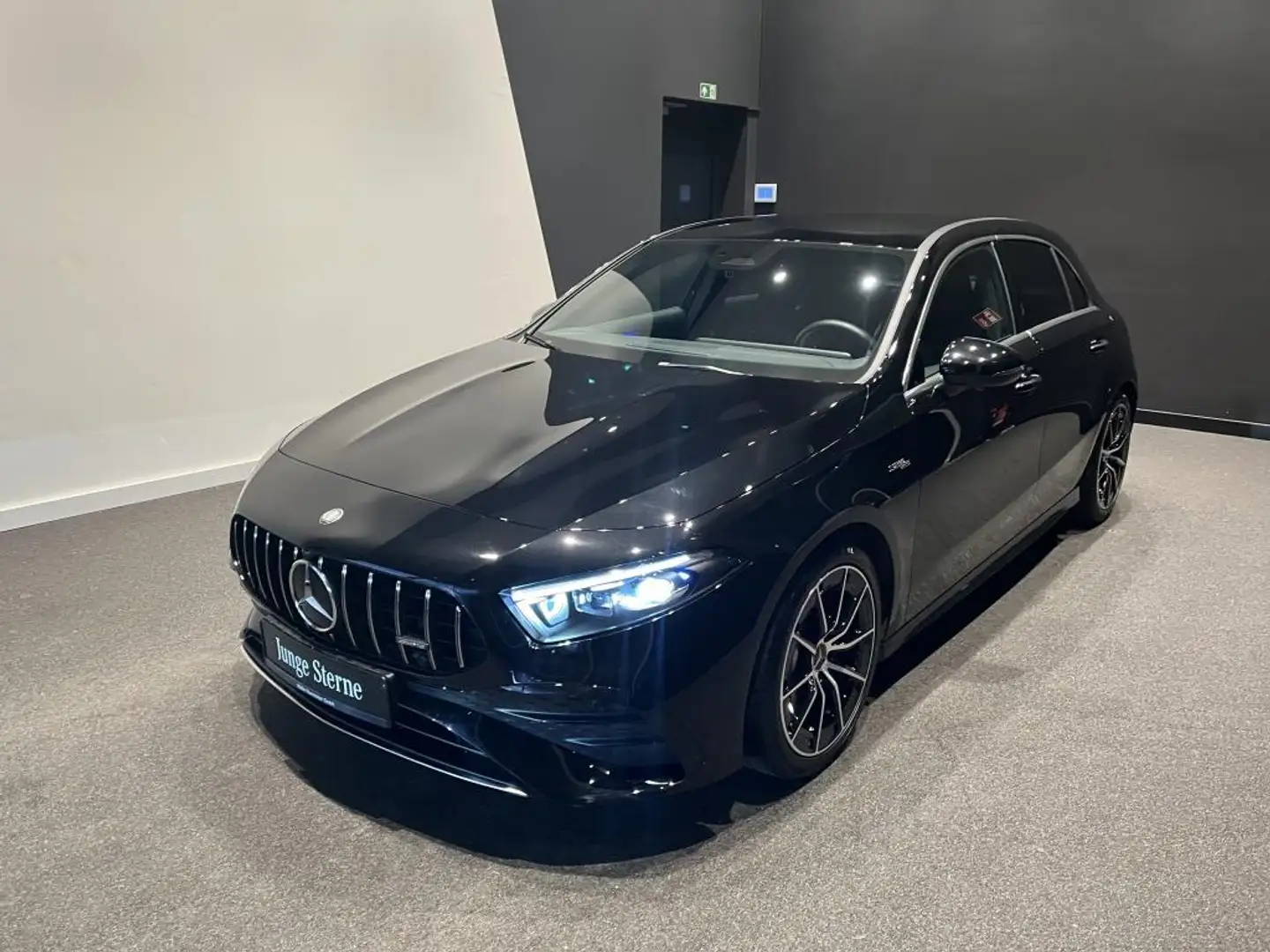 Mercedes-Benz A 35 AMG AMG A 35 4M AMG +Navi+AHK+LED+Kamera+MBUX+CarPlay Black - 1
