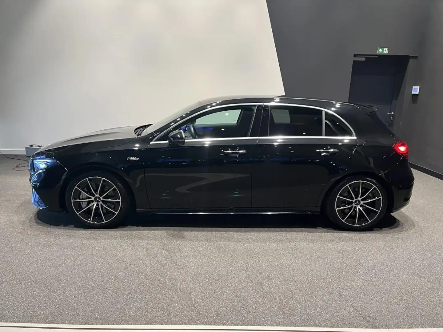 Mercedes-Benz A 35 AMG AMG A 35 4M AMG +Navi+AHK+LED+Kamera+MBUX+CarPlay Black - 2