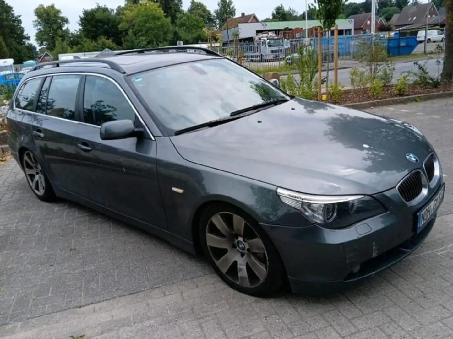 BMW 525 525d Touring Aut. Grau - 2