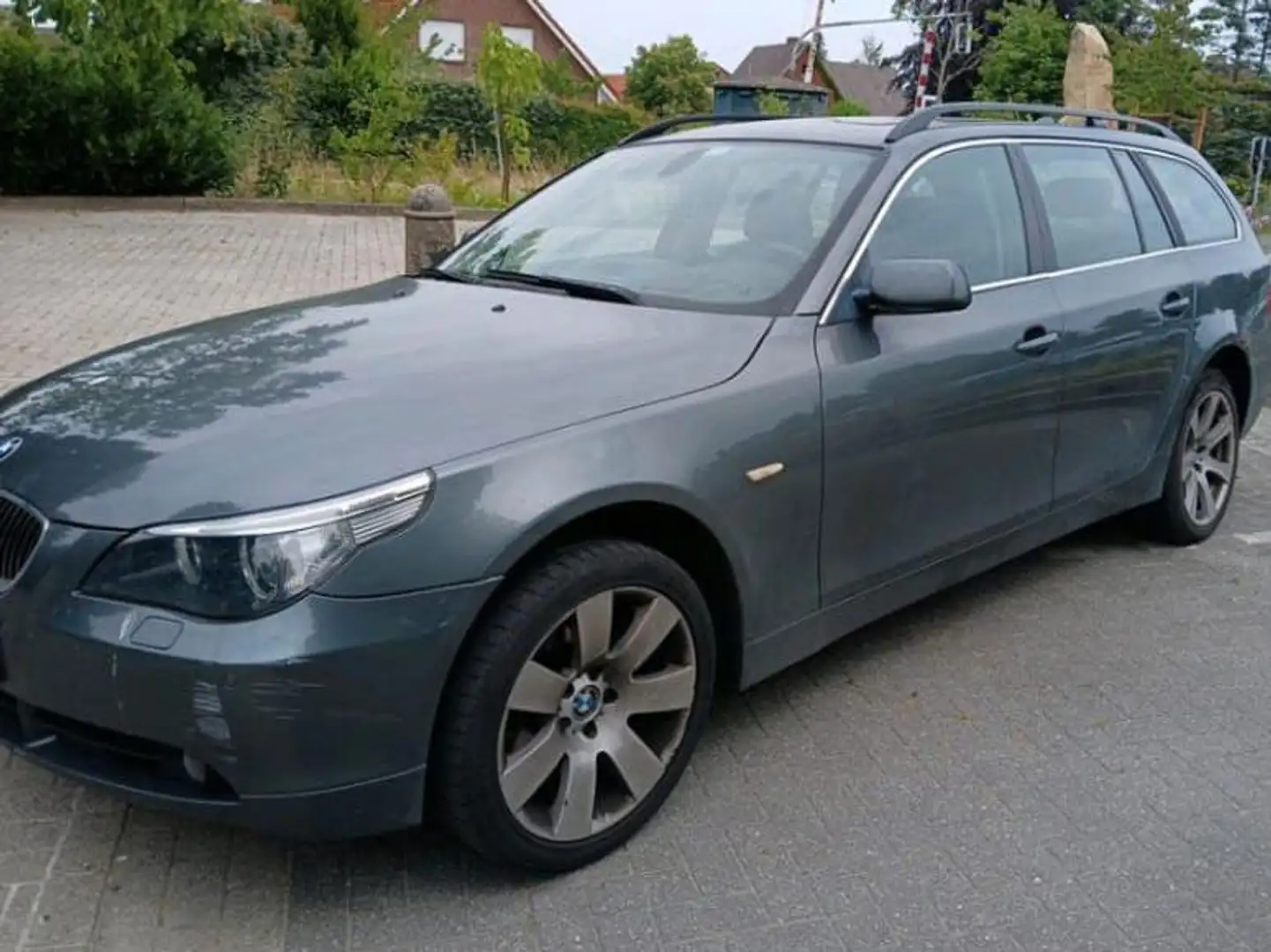 BMW 525 525d Touring Aut. Grau - 1