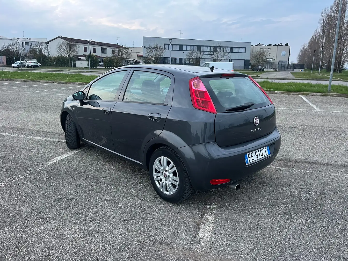 Fiat Punto Punto III 2012 5p 1.2 Young c/navi,radio Grigio - 2