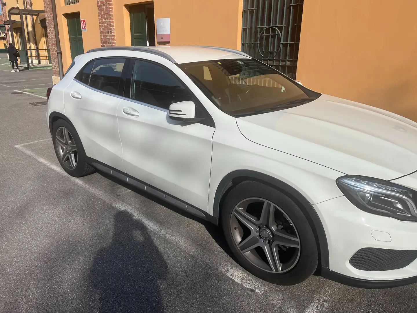 Mercedes-Benz GLA 200 GLA-X156 2014 d (cdi) Executive Bianco - 2