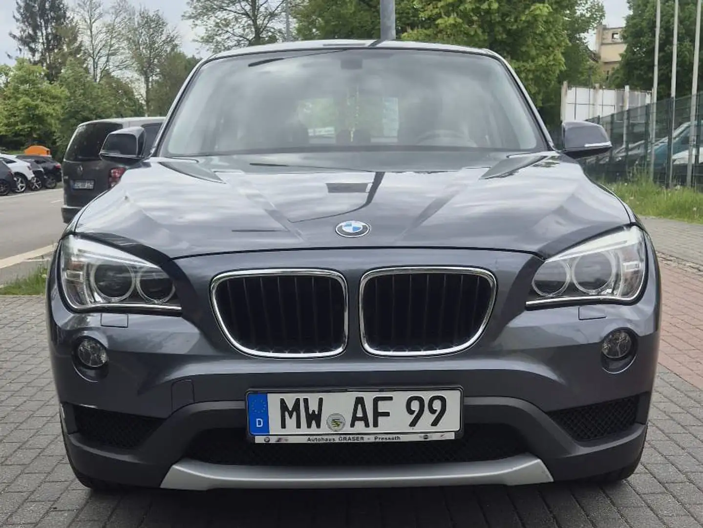 BMW X1 16 d sDrive Grau - 2
