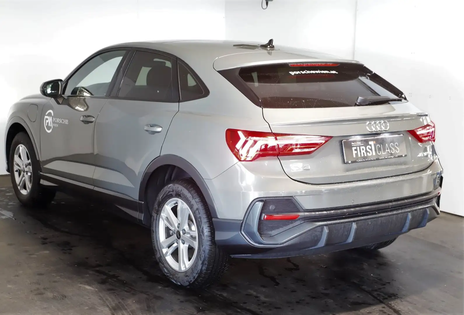 Audi Q3 e-tron 45 TFSI e Grigio - 2