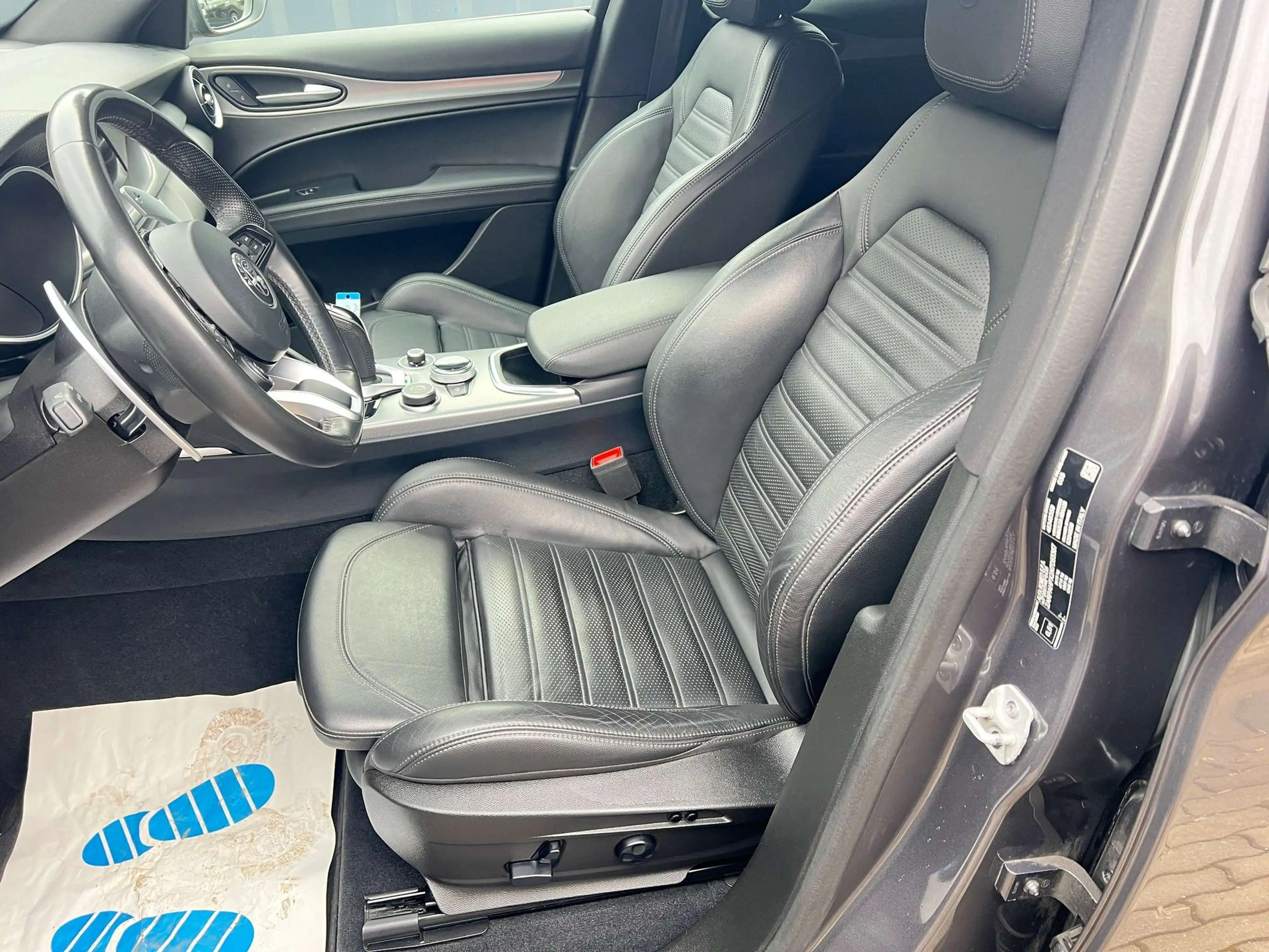 Alfa Romeo Stelvio Sprint Q4 Veloce Paket mit AHK — photo 12