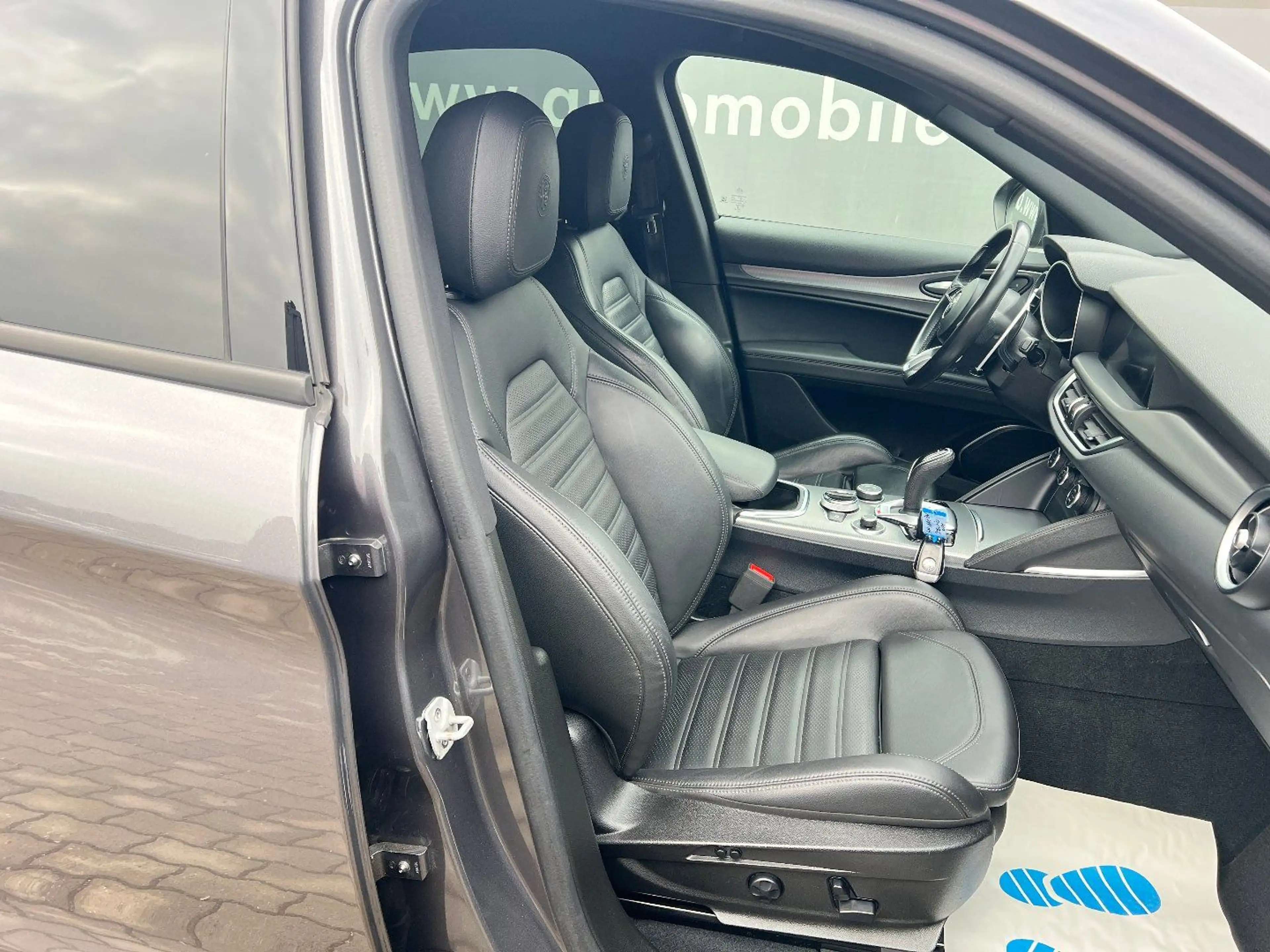Alfa Romeo Stelvio Sprint Q4 Veloce Paket mit AHK — photo 13