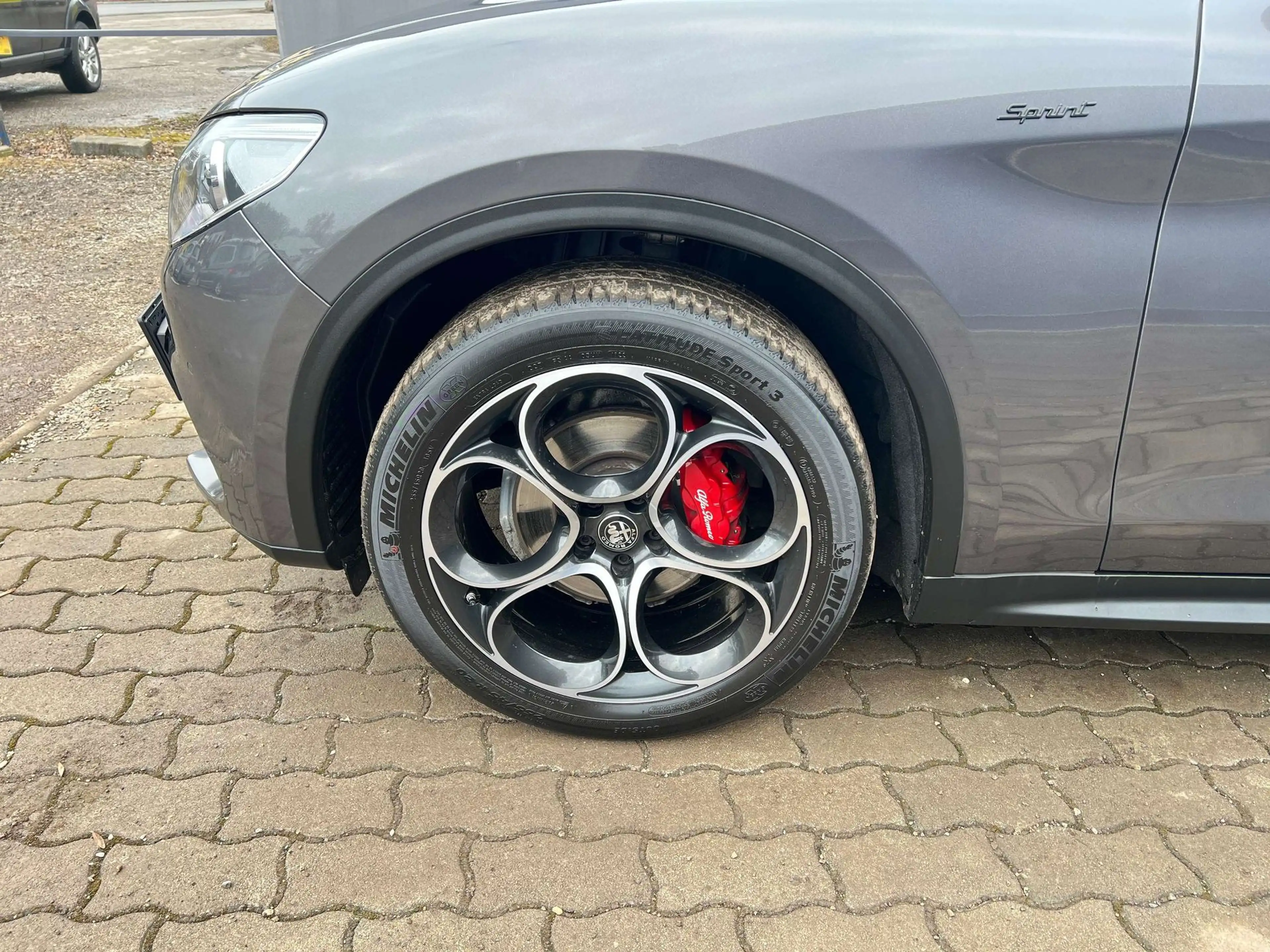 Alfa Romeo Stelvio Sprint Q4 Veloce Paket mit AHK — photo 9