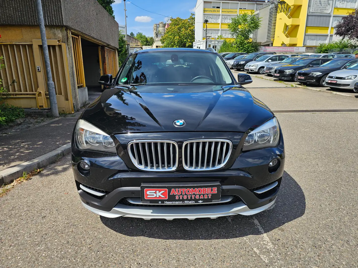 BMW X1 18 i sDrive Gepflegt Schwarz - 2