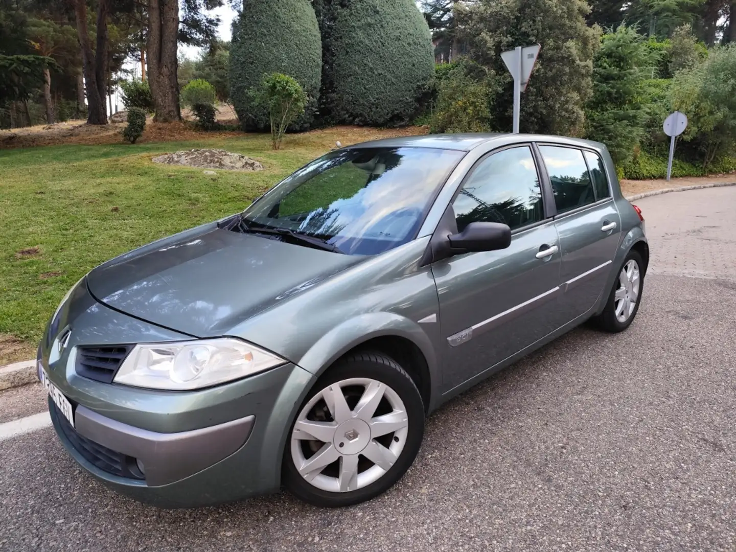 Renault Megane 1.5dCi Dynamique 105 eco2 Gris - 1
