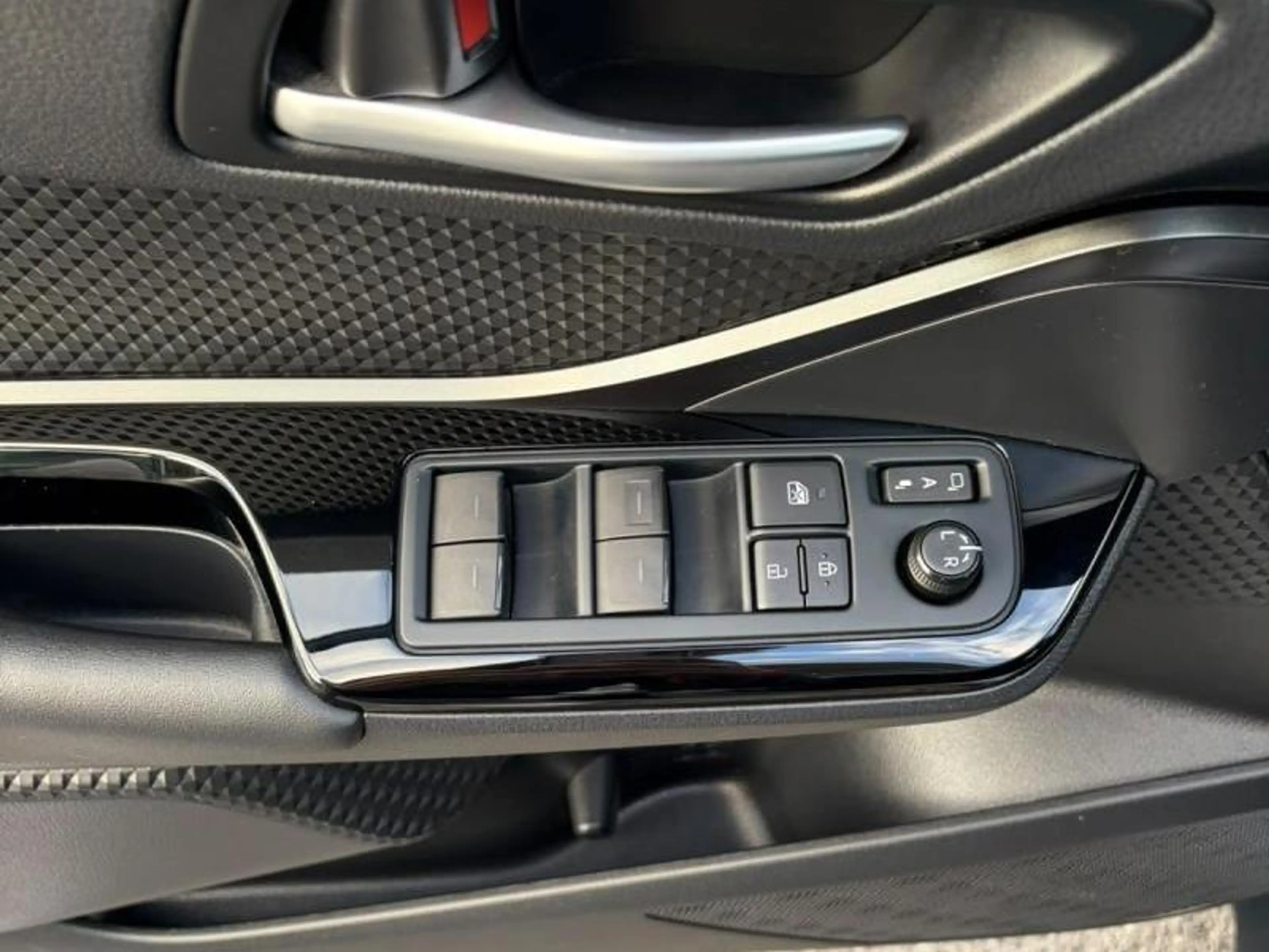 Toyota C-HR C-LUB Mono-Tone — photo 8