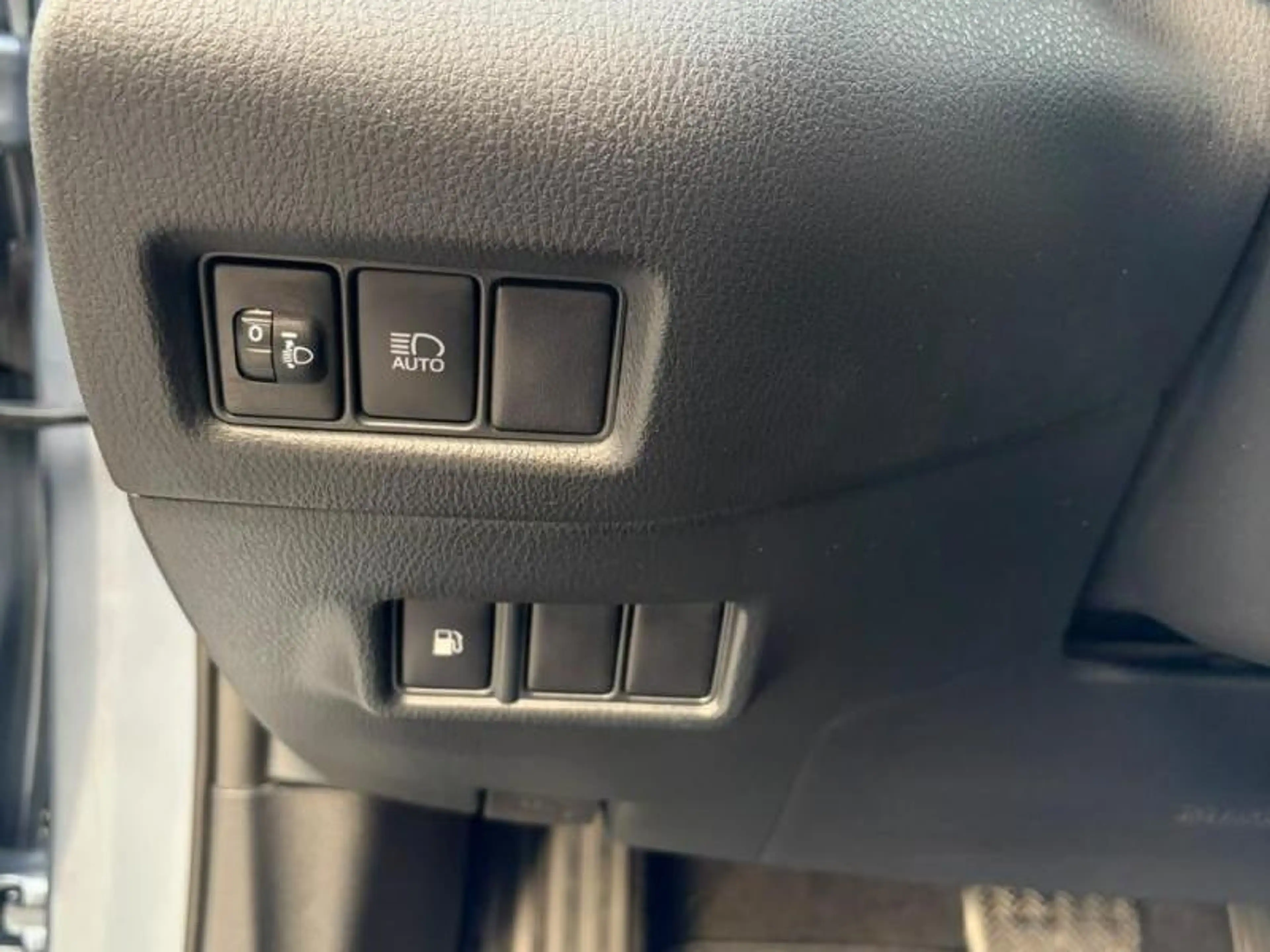 Toyota C-HR C-LUB Mono-Tone — photo 9