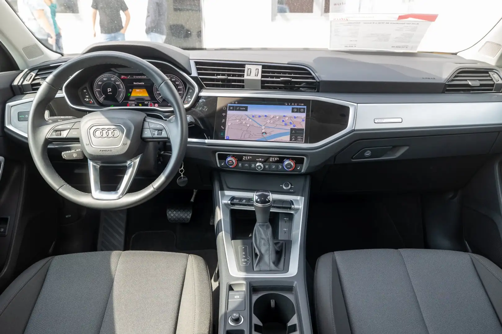 Audi Q3 Sportback 45 TFSI e S tr.(Navi+,SHZ,VZE,EPH,GRA Schwarz - 2
