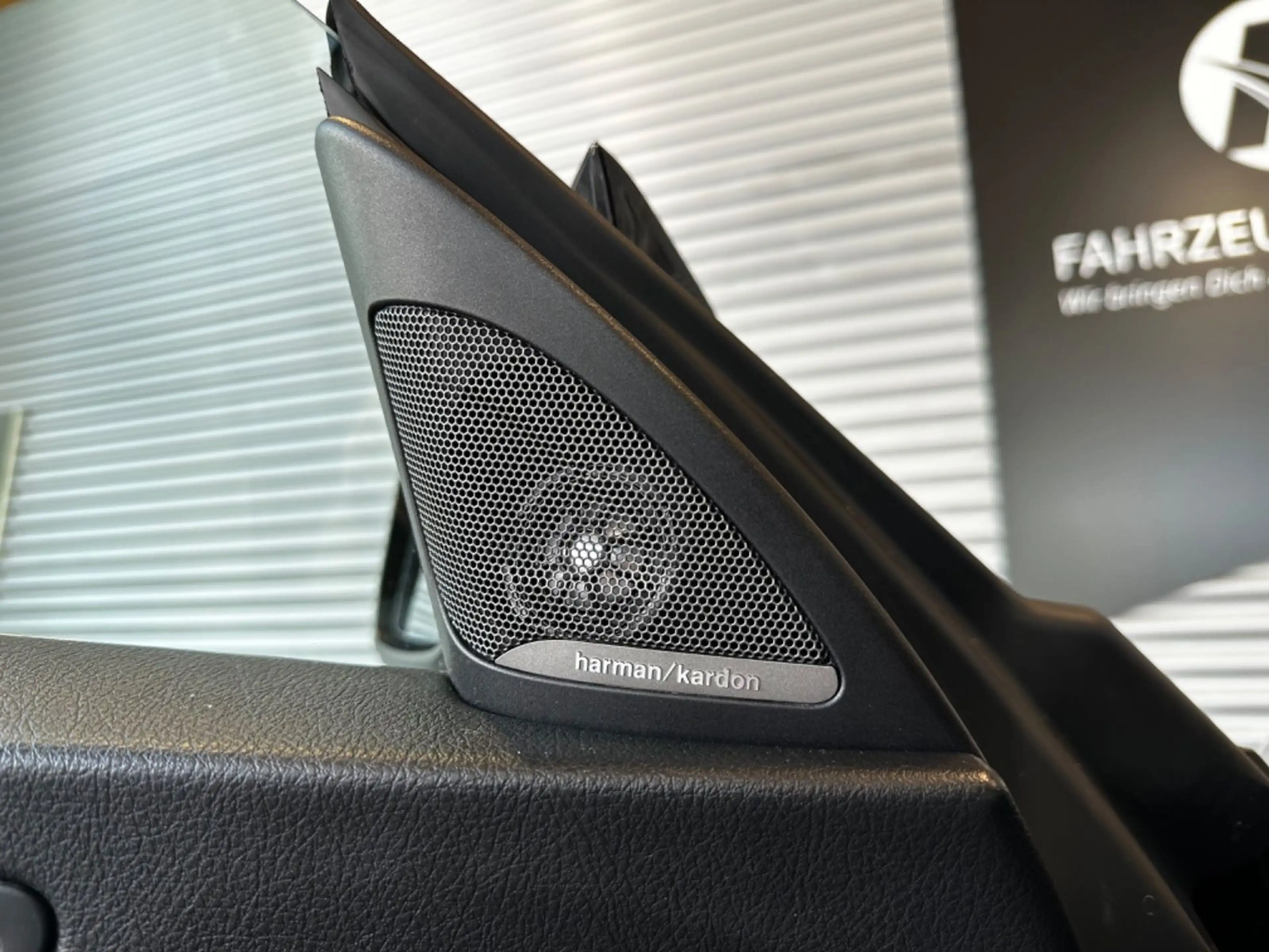 BMW 230 i Cabrio xDrive/CARPLAY/ADAP.LED/H&K — photo 14