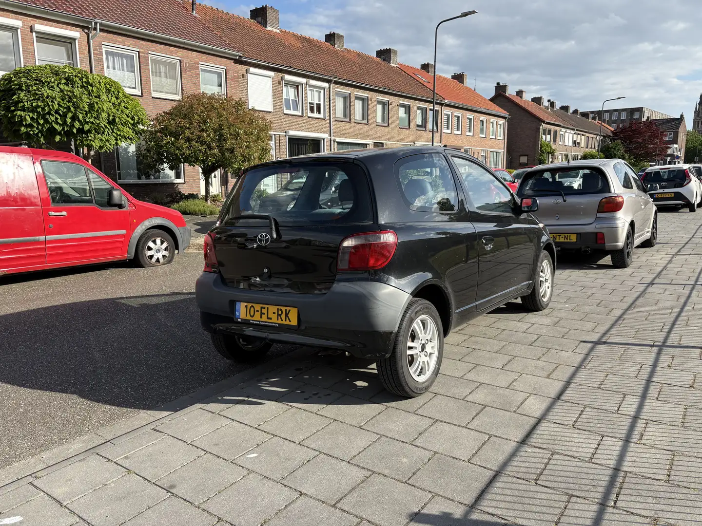 Toyota Yaris 1.0-16V VVT-i Terra Negro - 1