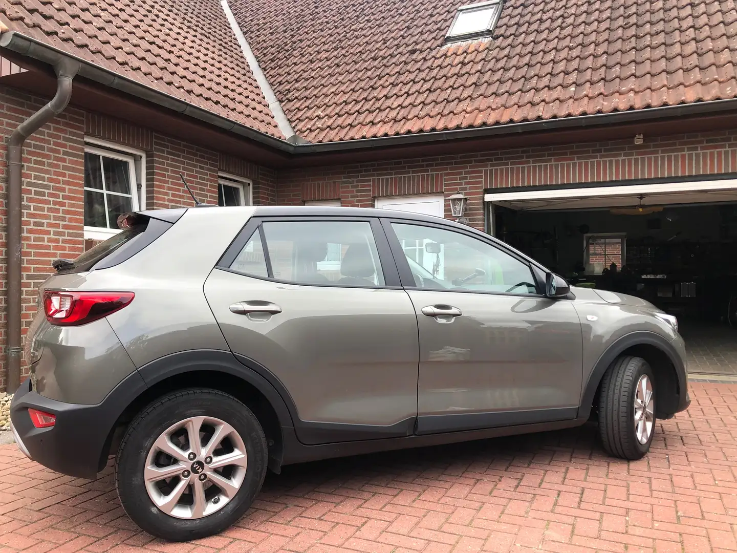 Kia Stonic Stonic 1.4Edition 7 Grau - 1