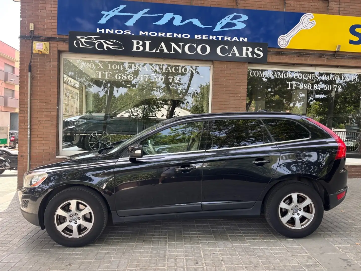 Volvo XC60 D5 Momentum Negro - 1