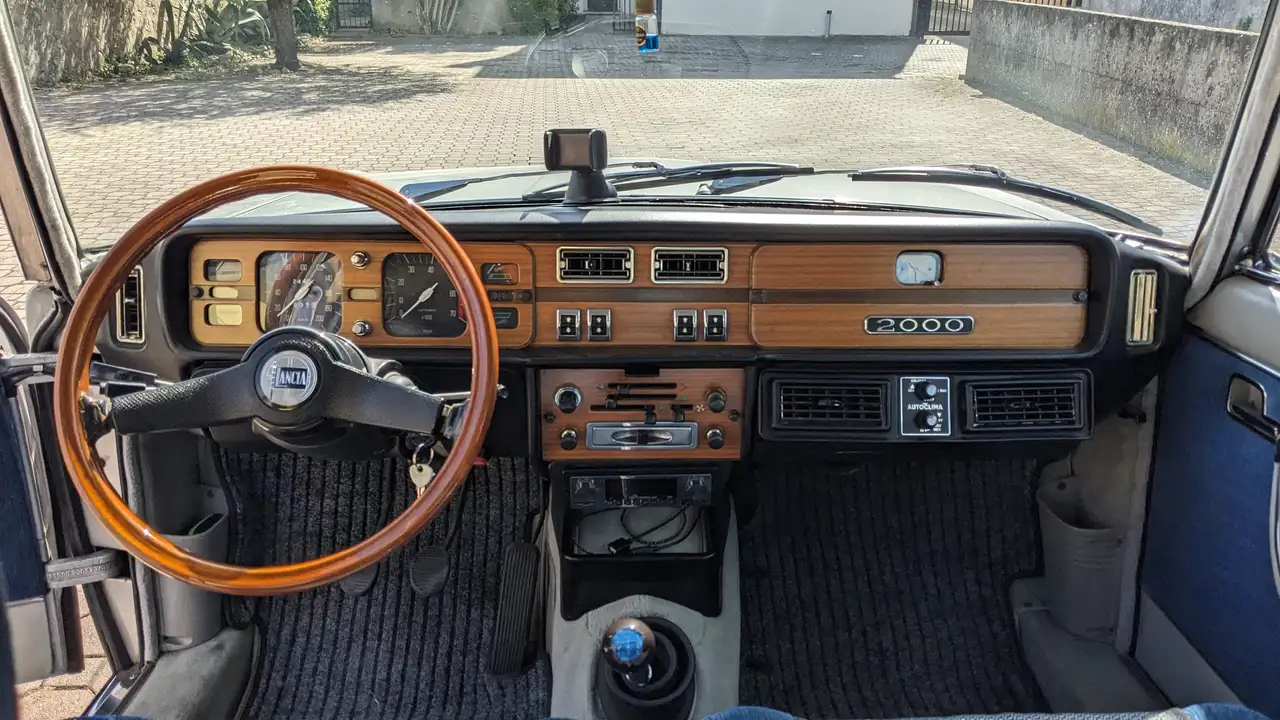 Lancia 2000 iniezione, foto 7