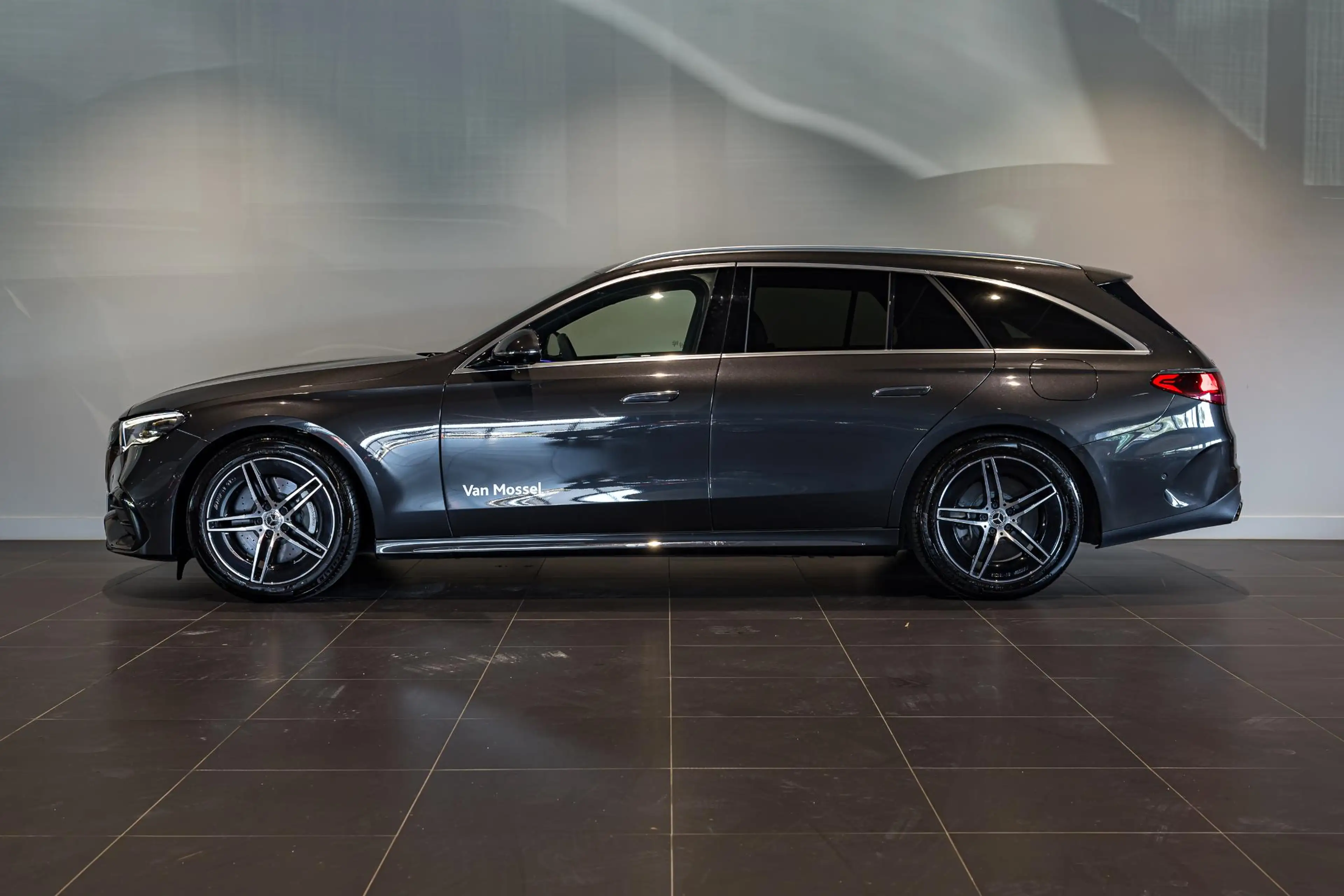 Mercedes-Benz E 300 300e AMG LINE Estate | SoH 99,14% | BURMESTER | TR — photo 5