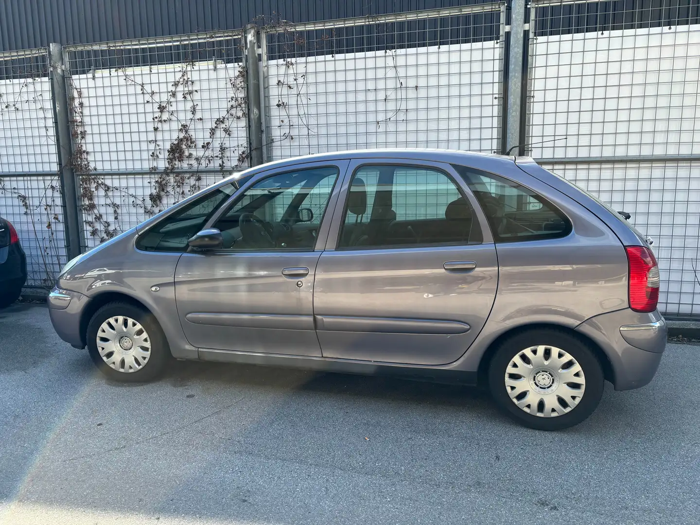Citroen Xsara Picasso Xsara Picasso 1,6 HDi 16V Family Family Grau - 1