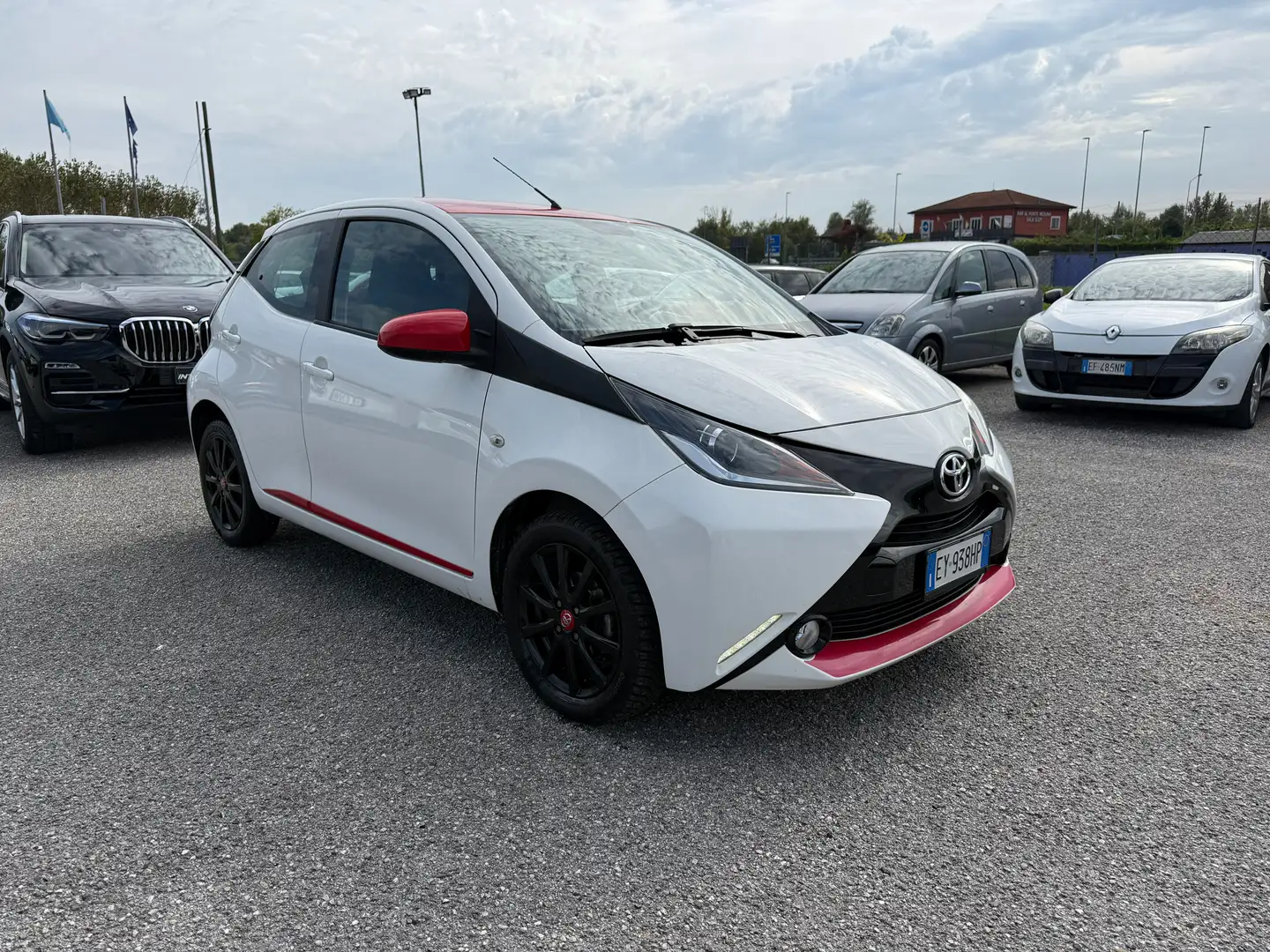 Toyota Aygo Aygo 2015 5p 1.0 Benz. x-play Blanc - 2