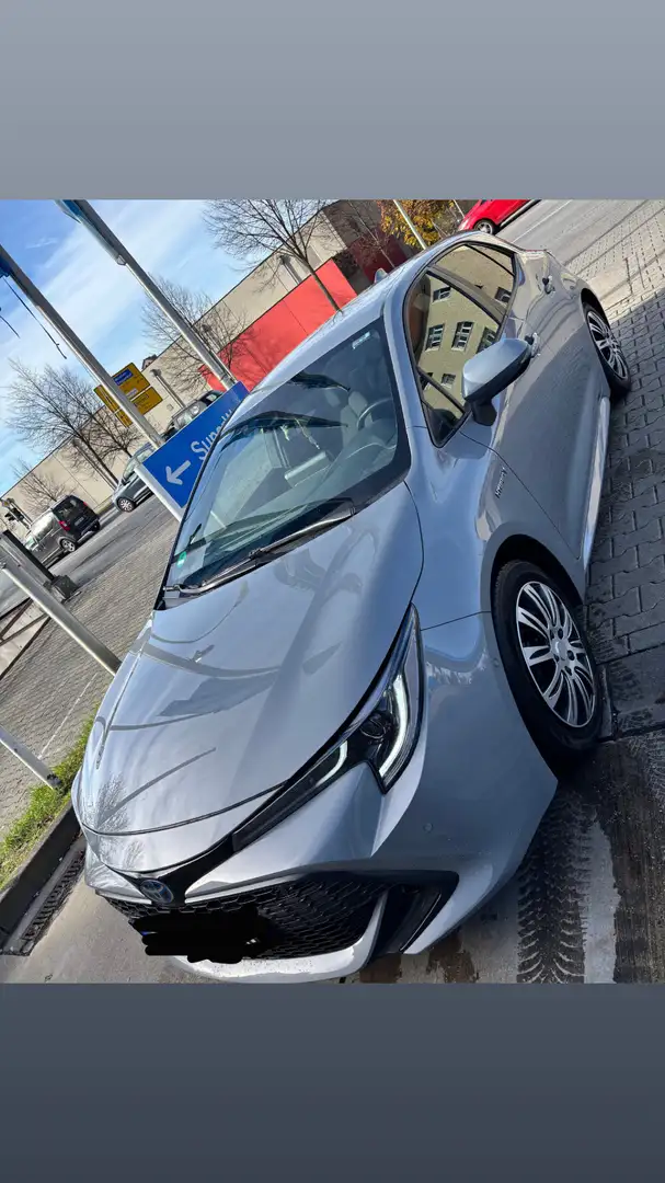 Toyota Corolla Hybrid Club Grau - 1
