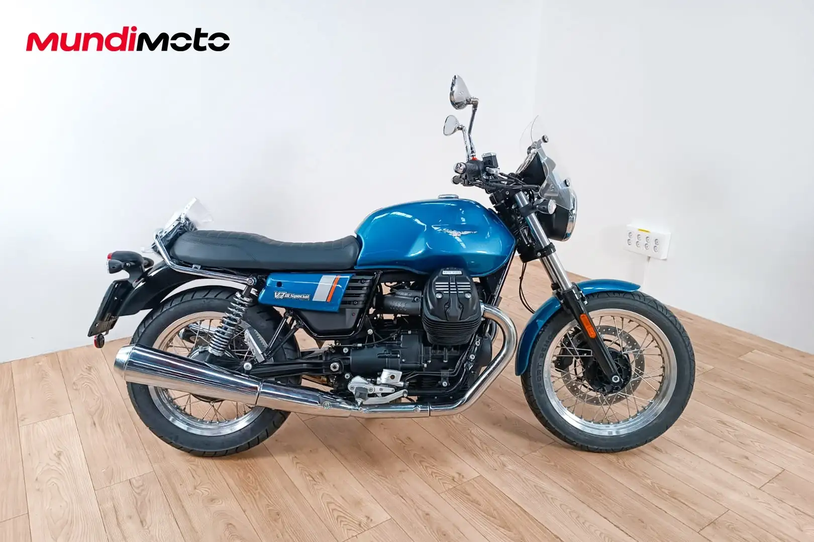 Moto Guzzi V 7 - 1