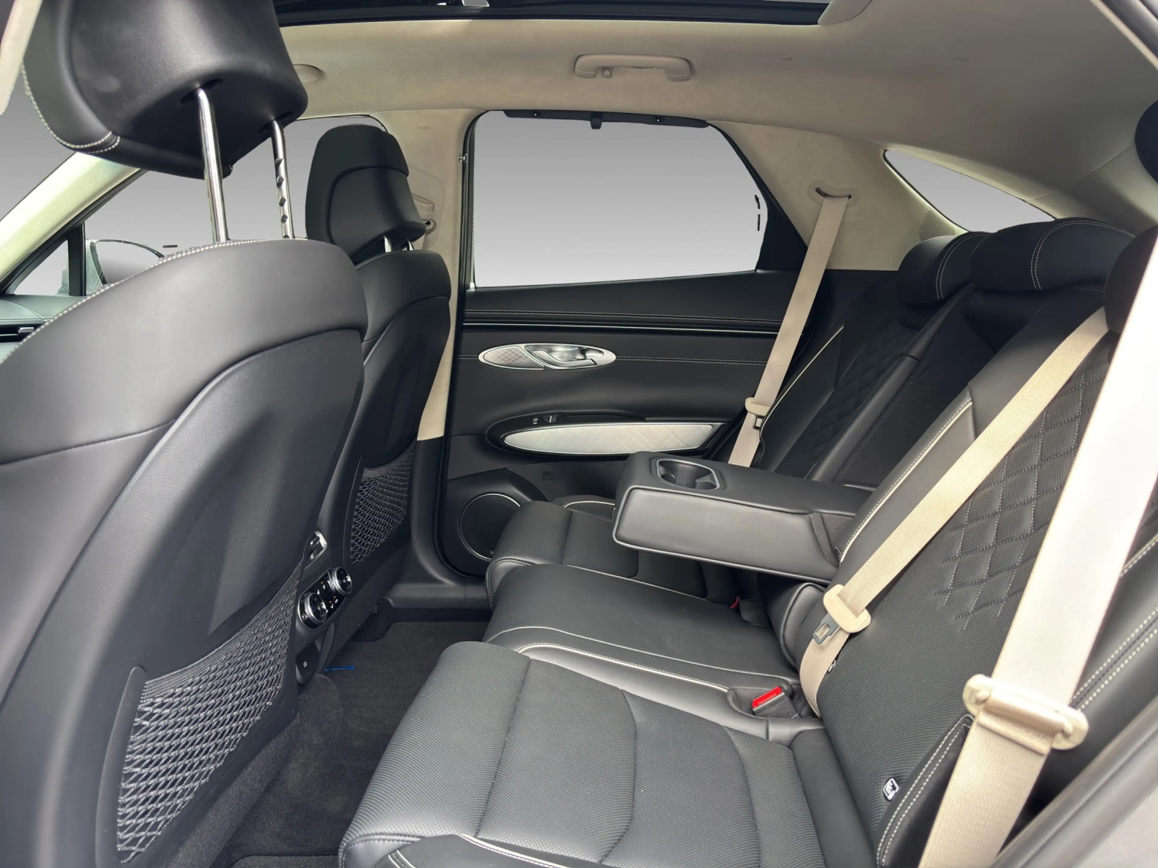 Genesis GV70 Sport Electrified 4WD Pano Massage 360° — photo 15
