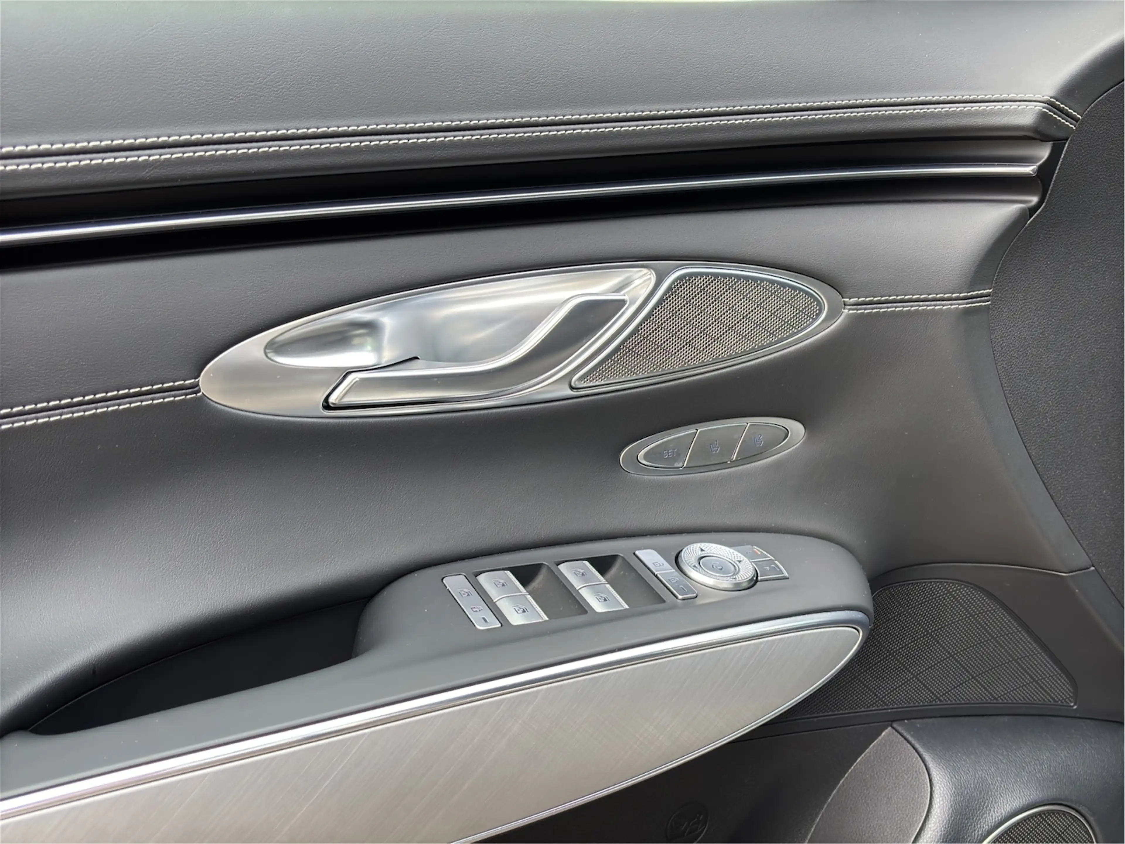 Genesis GV70 Sport Electrified 4WD Pano Massage 360° — photo 10