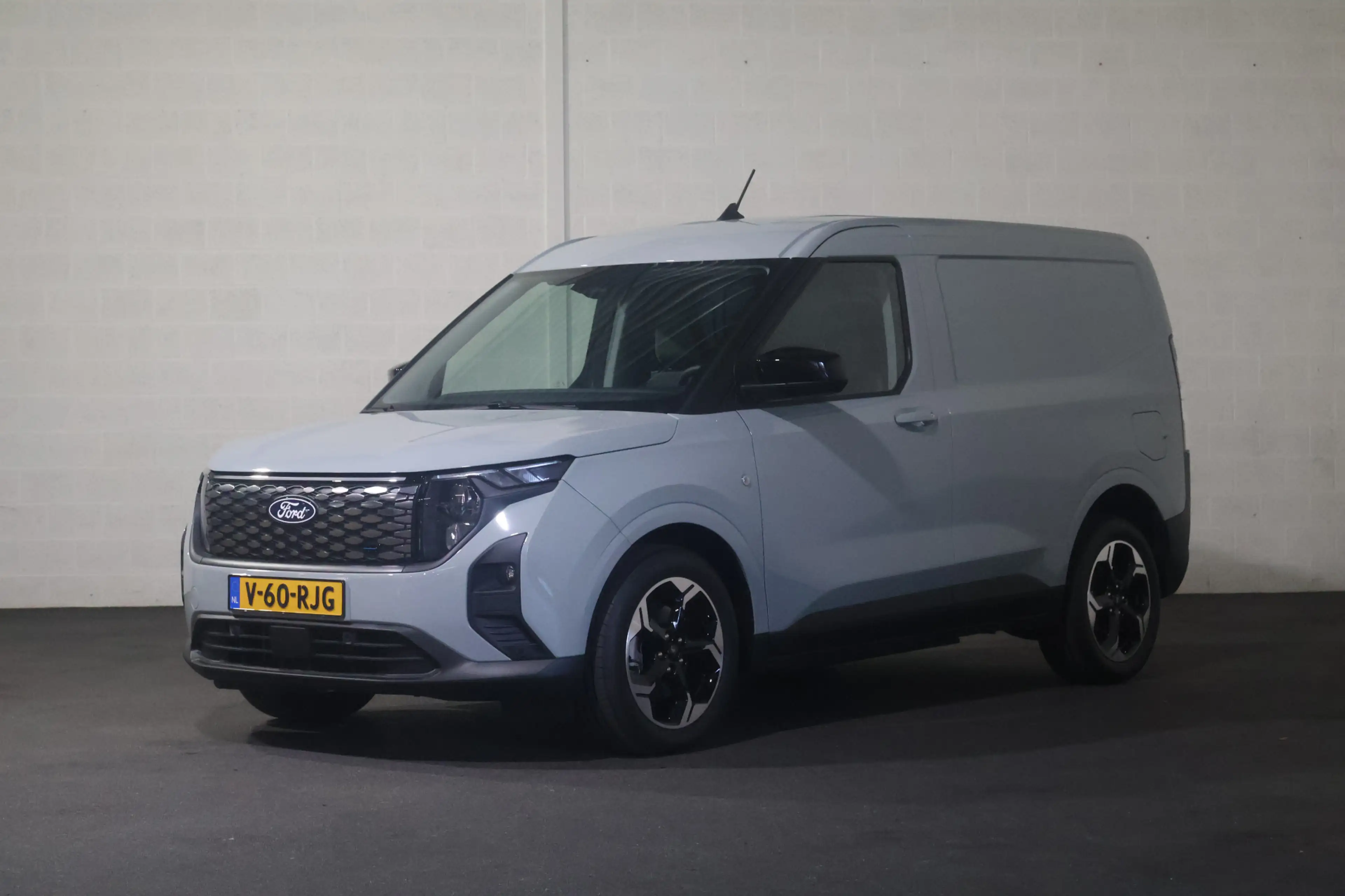 Ford Transit Courier E-Transit Limited 44 kWh Navigatie Airco