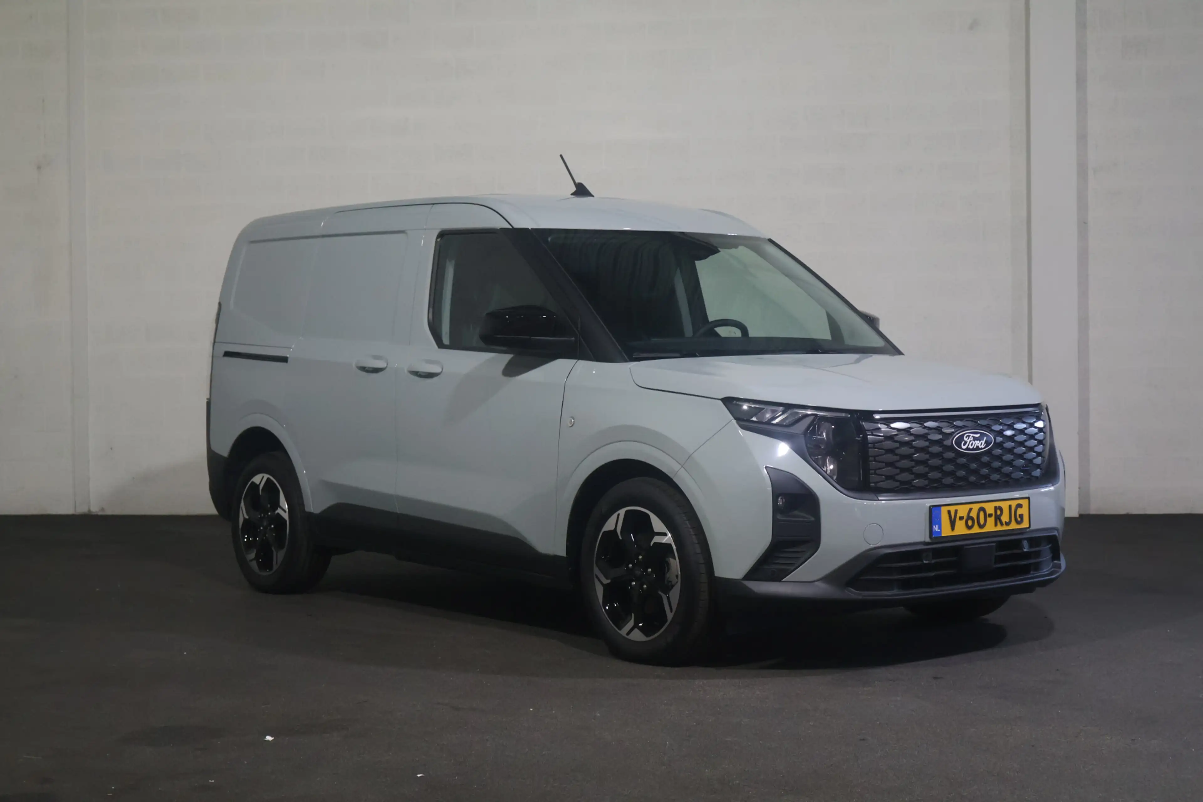 Ford Transit Courier E-Transit Limited 44 kWh Navigatie Airco — photo 6