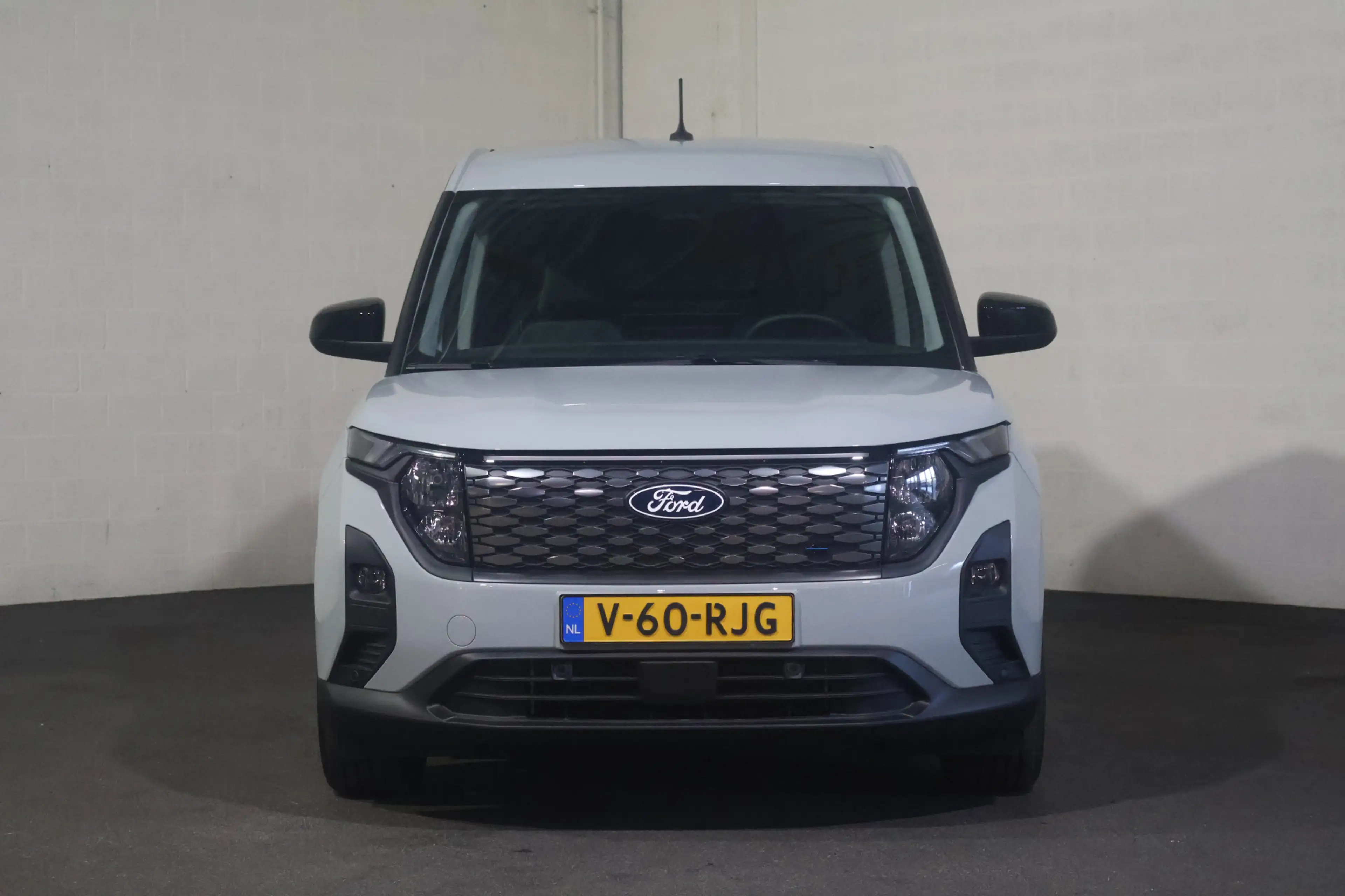 Ford Transit Courier E-Transit Limited 44 kWh Navigatie Airco — photo 5