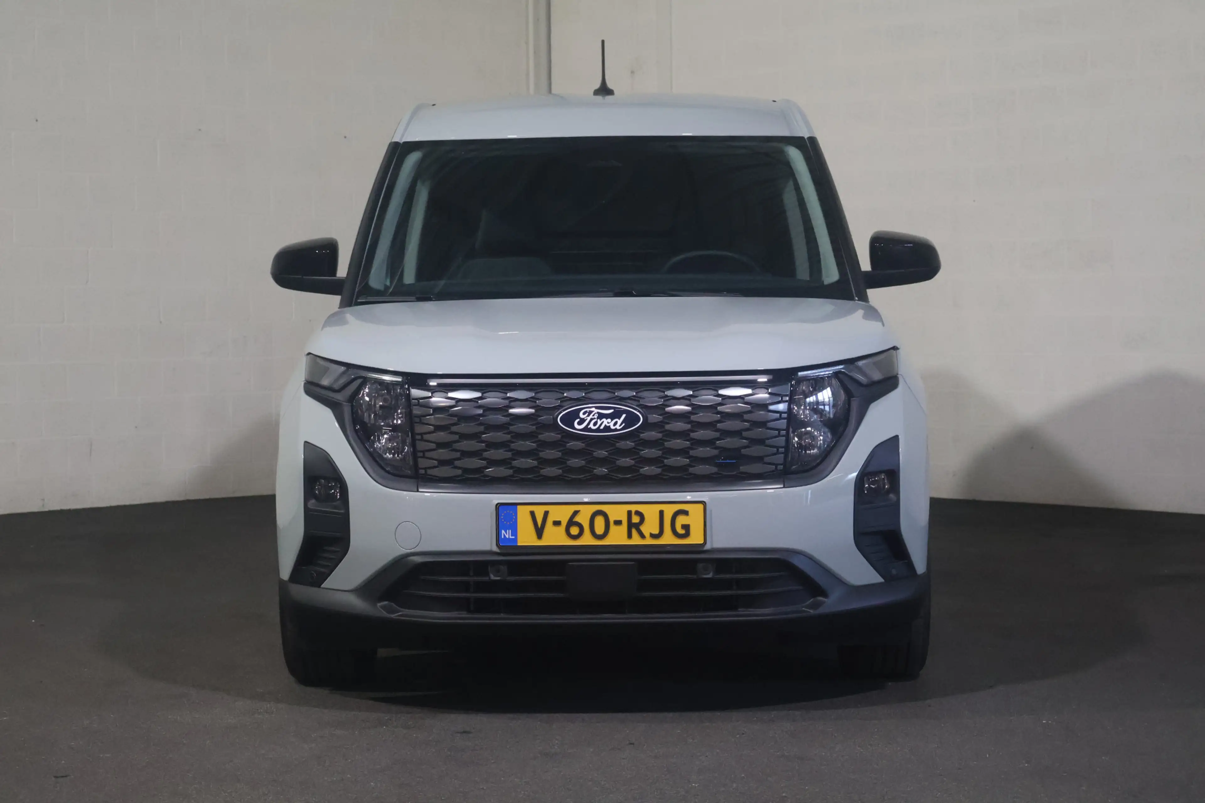 Ford Transit Courier E-Transit Limited 44 kWh Navigatie Airco — photo 4