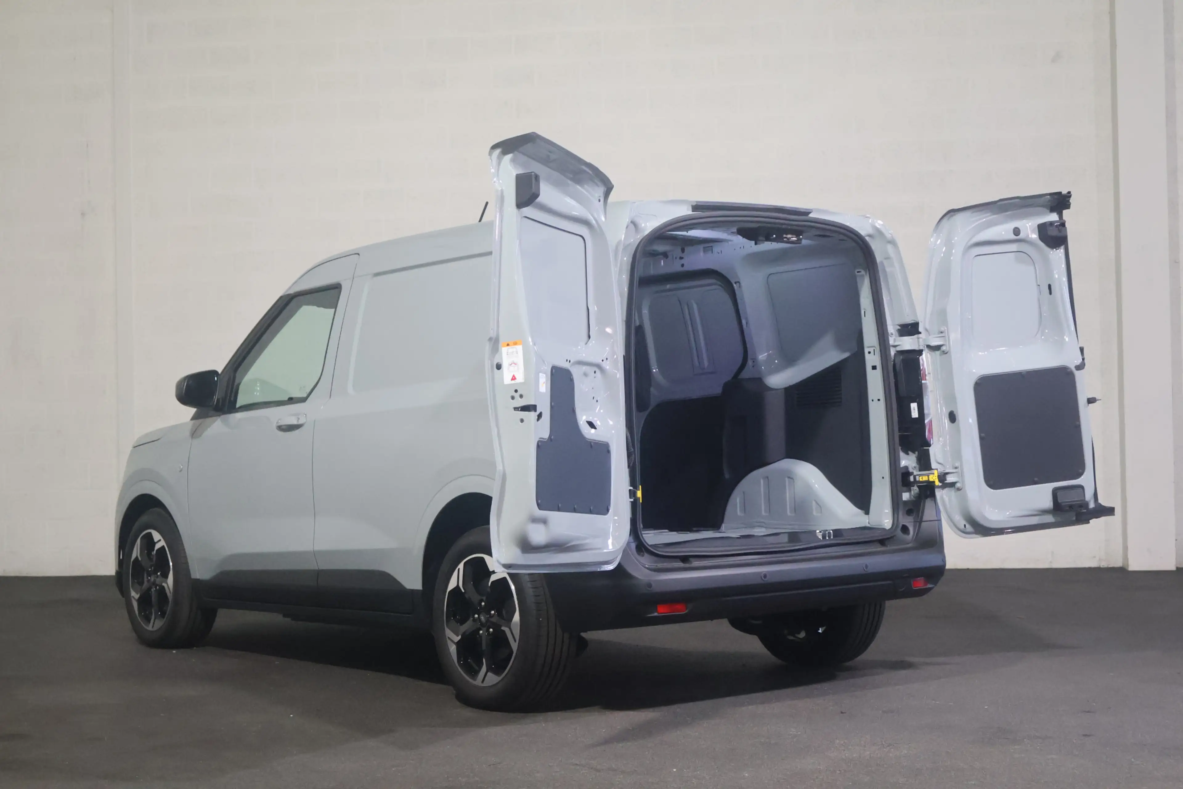 Ford Transit Courier E-Transit Limited 44 kWh Navigatie Airco — photo 9