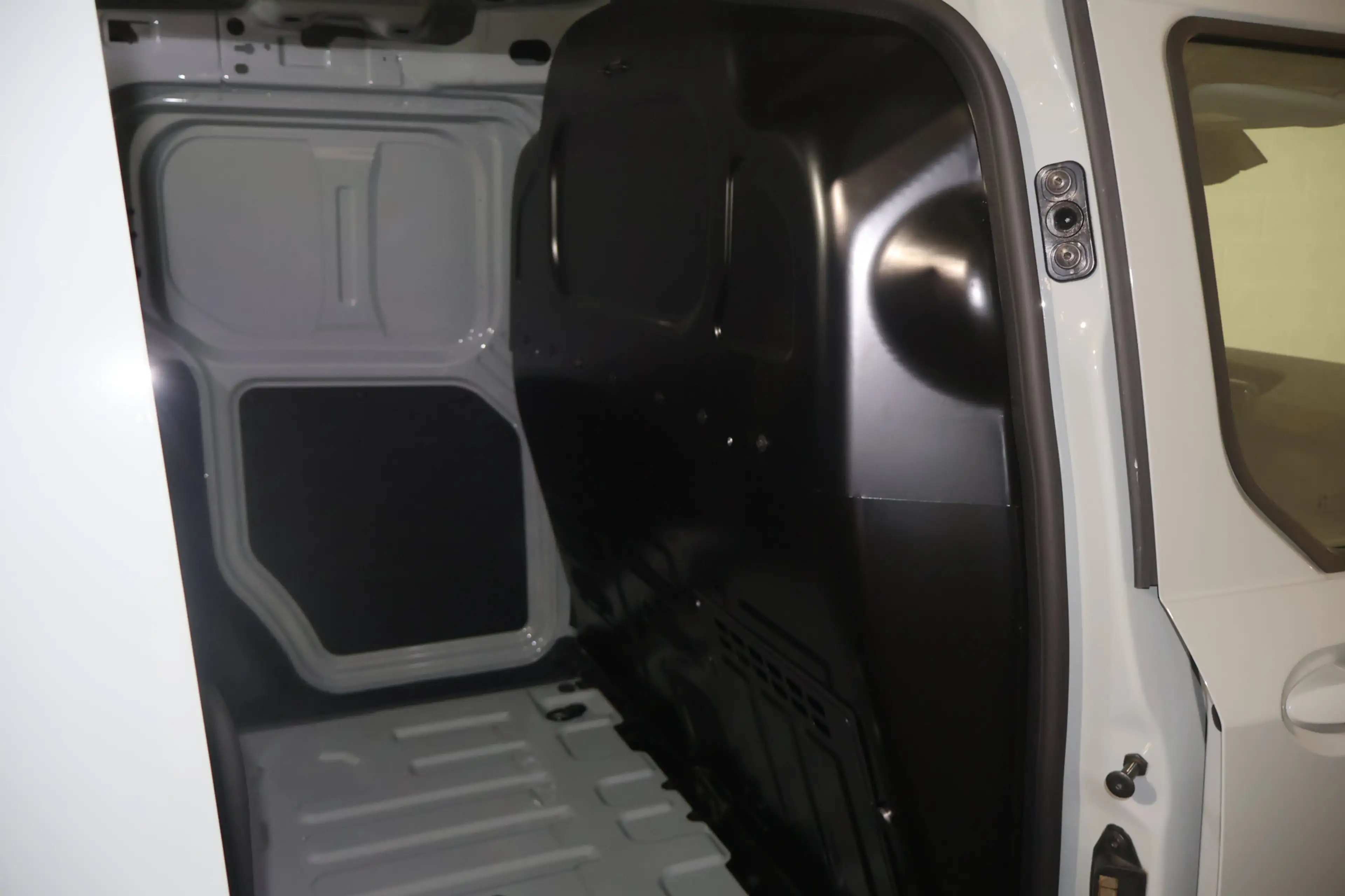 Ford Transit Courier E-Transit Limited 44 kWh Navigatie Airco — photo 15