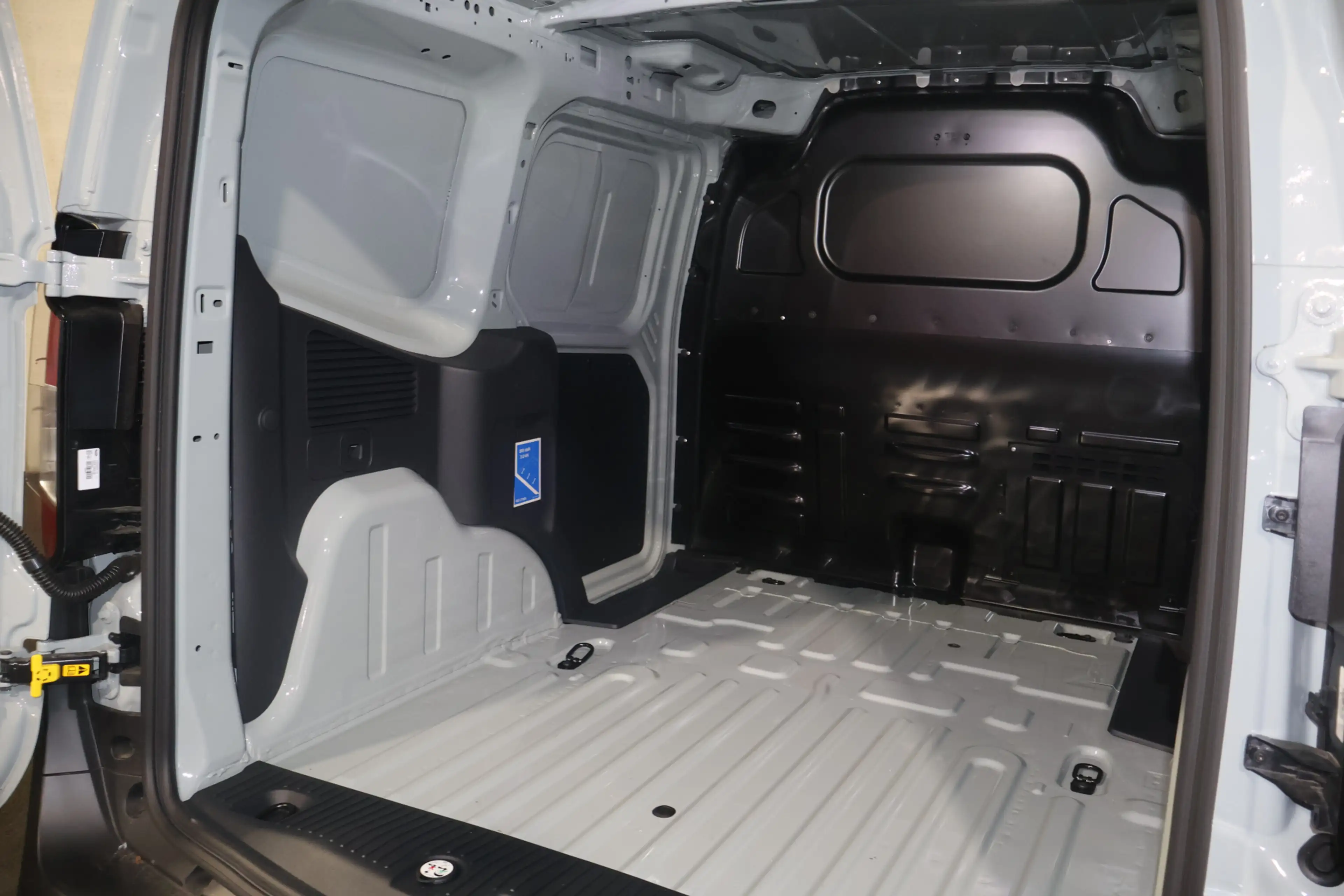 Ford Transit Courier E-Transit Limited 44 kWh Navigatie Airco — photo 14