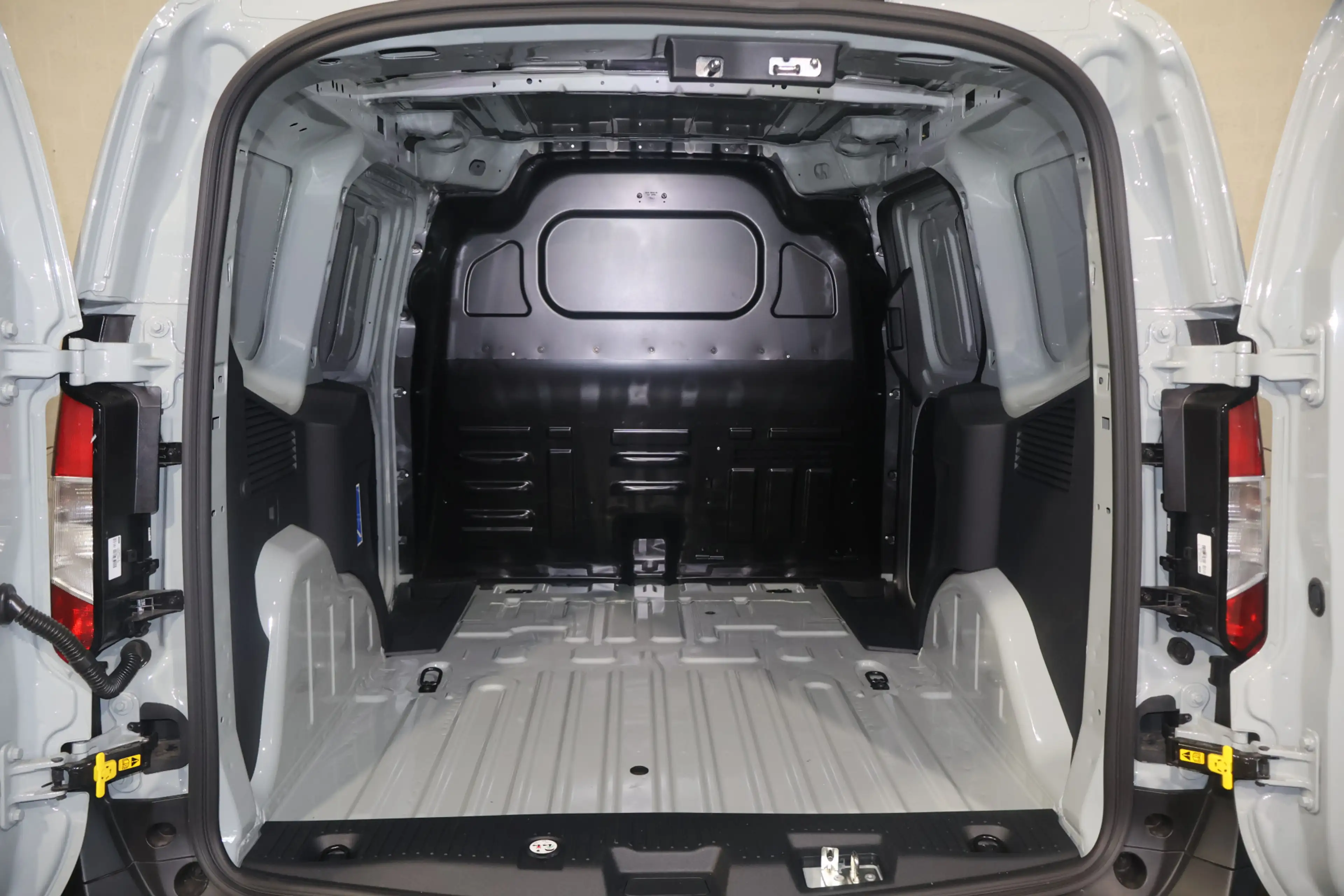 Ford Transit Courier E-Transit Limited 44 kWh Navigatie Airco — photo 13
