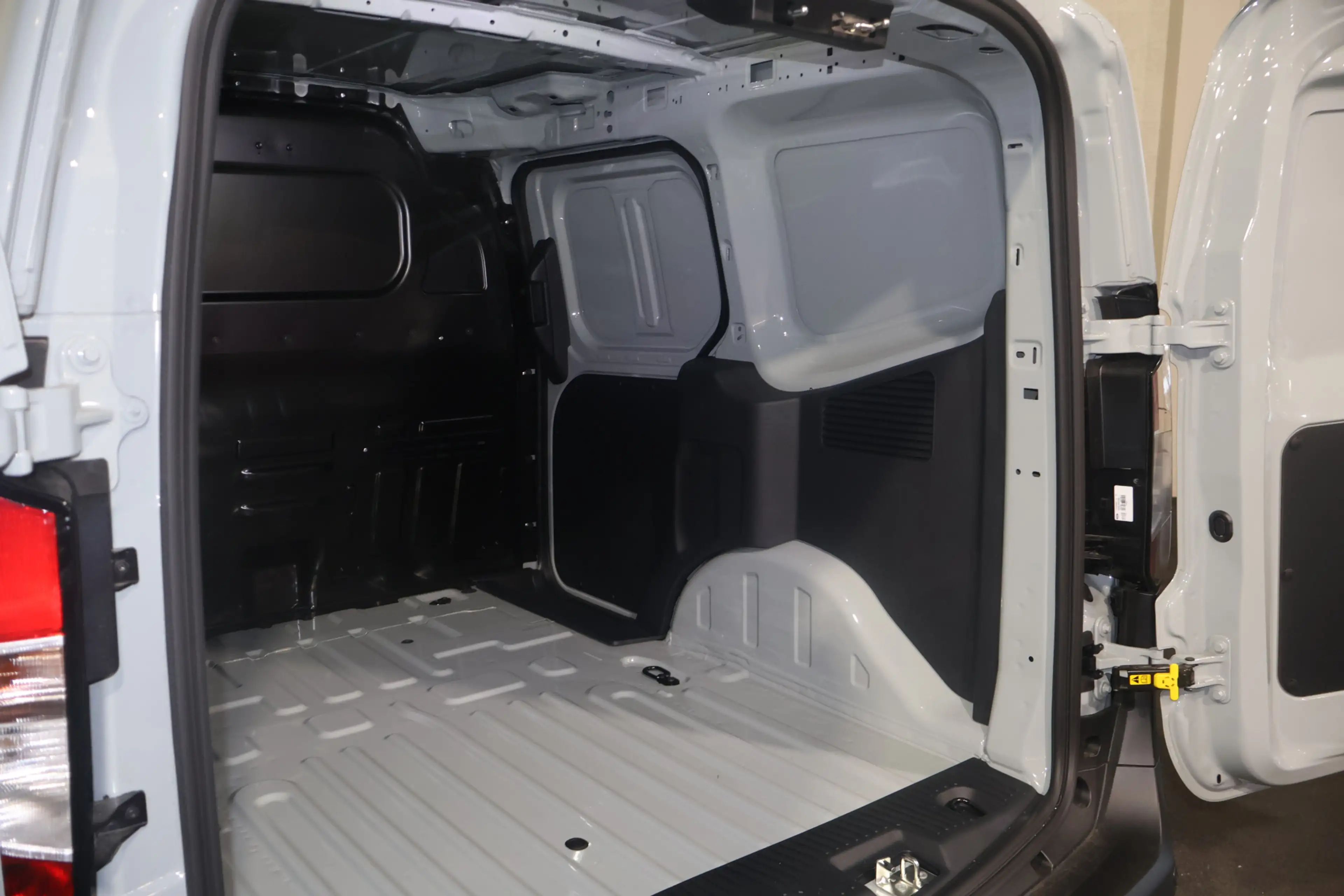 Ford Transit Courier E-Transit Limited 44 kWh Navigatie Airco — photo 12