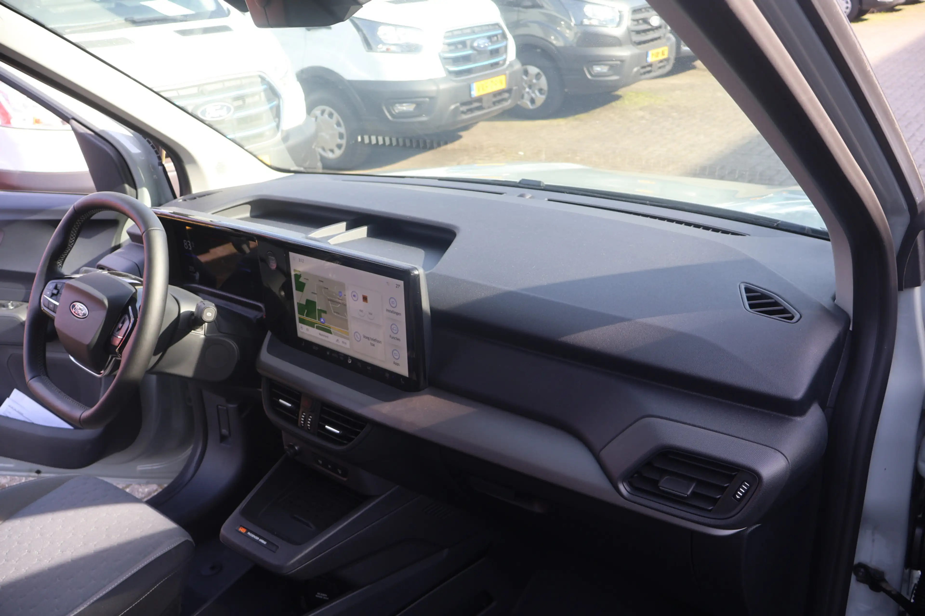 Ford Transit Courier E-Transit Limited 44 kWh Navigatie Airco — photo 31