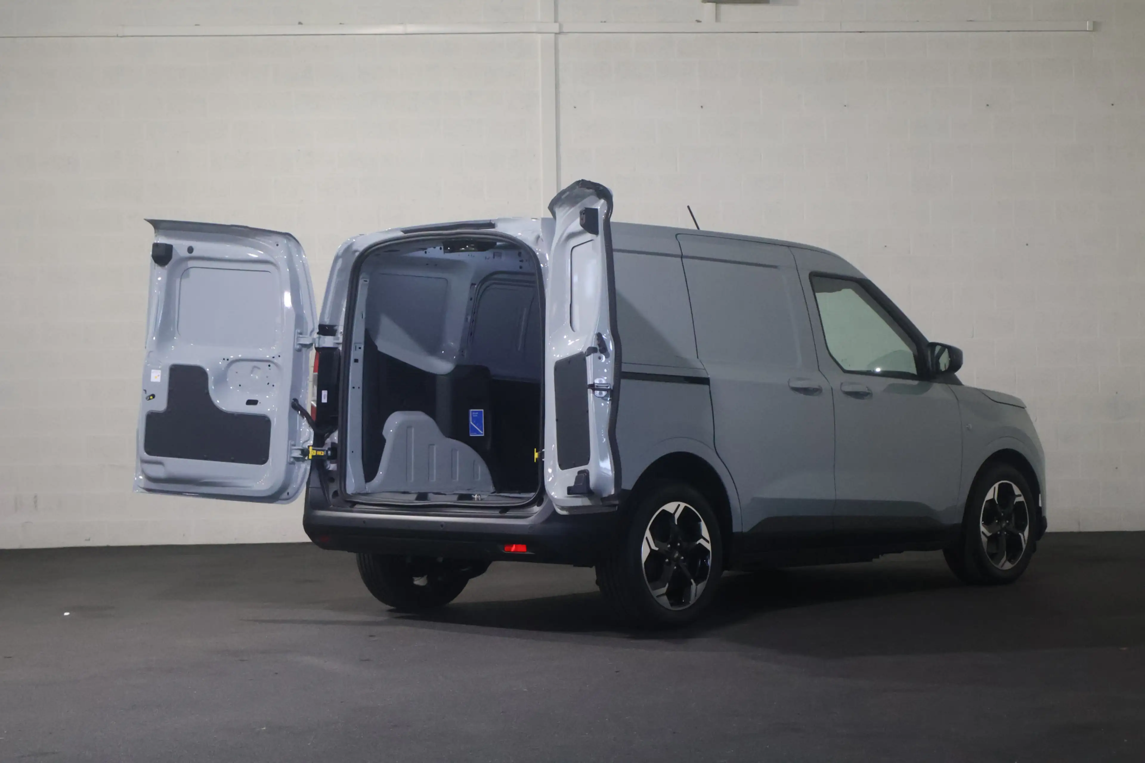 Ford Transit Courier E-Transit Limited 44 kWh Navigatie Airco — photo 11