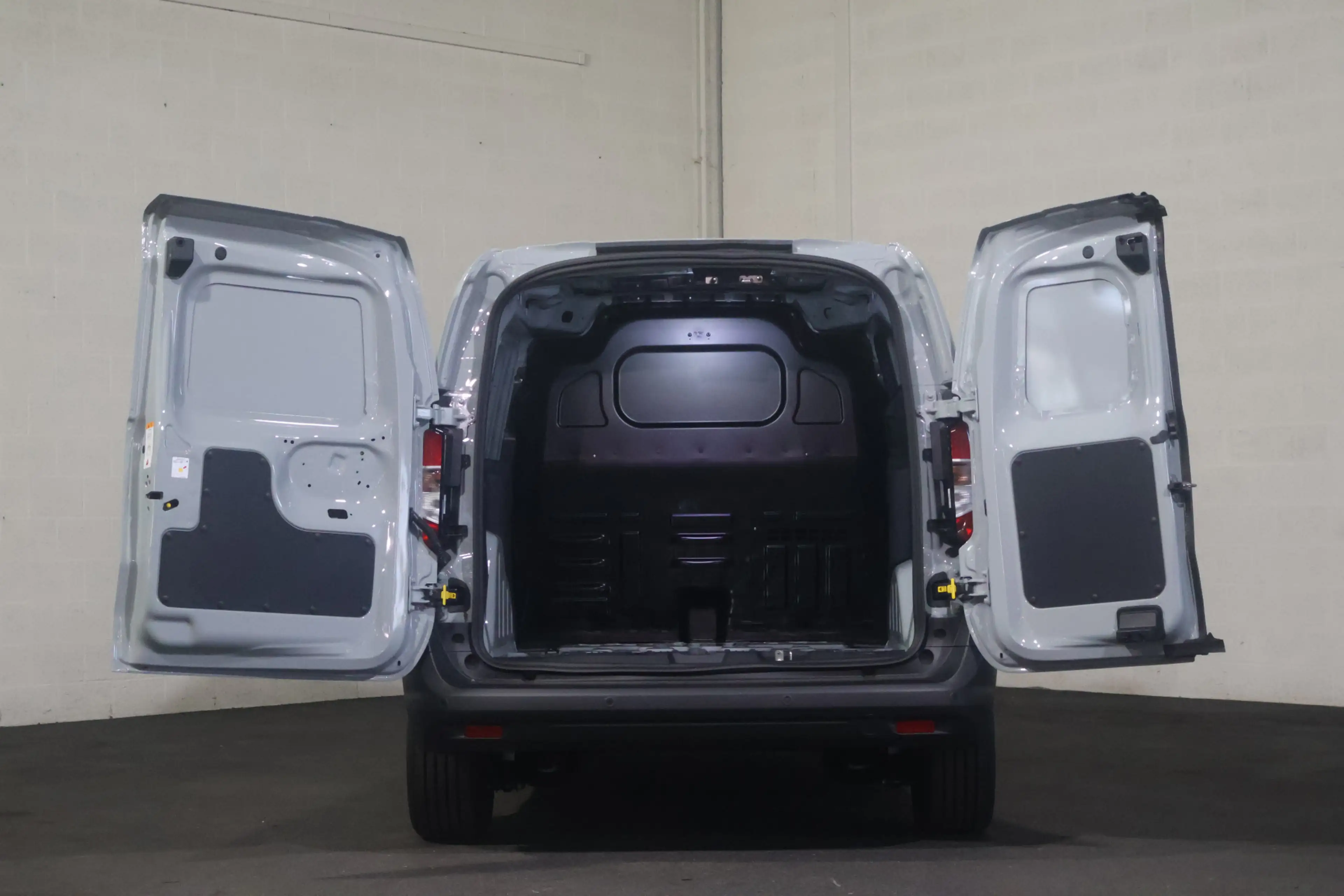 Ford Transit Courier E-Transit Limited 44 kWh Navigatie Airco — photo 10
