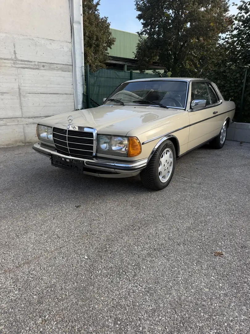 Mercedes-Benz CE 280 Coupé C123E28 - 1