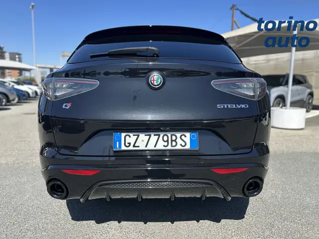 Alfa Romeo Stelvio view 6
