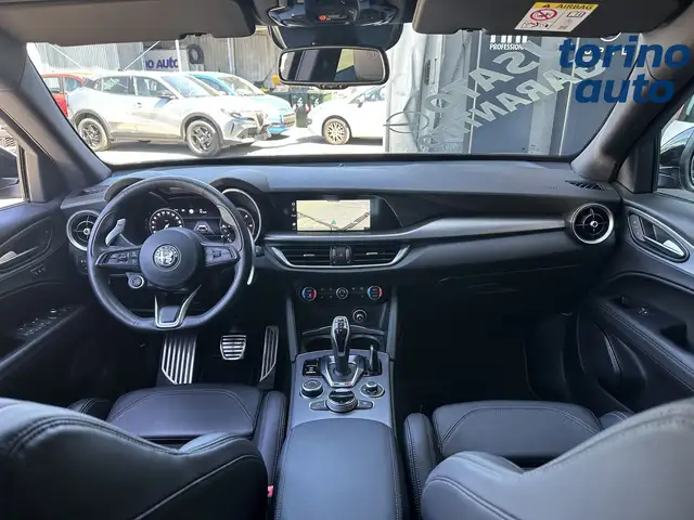 Alfa Romeo Stelvio view 14